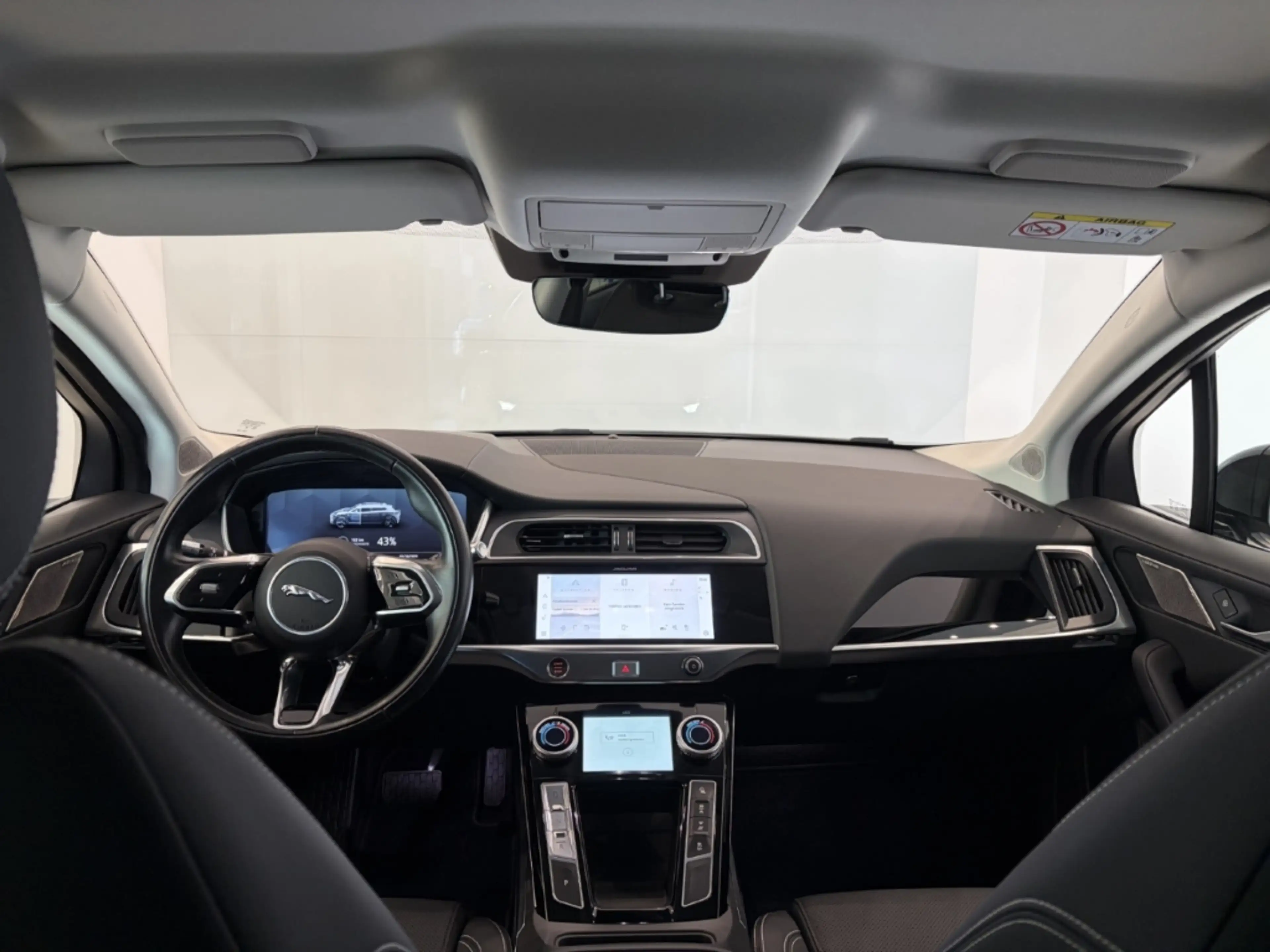 Jaguar I-Pace EV400 S AWD Black Pack & 19'' Rad — photo 4