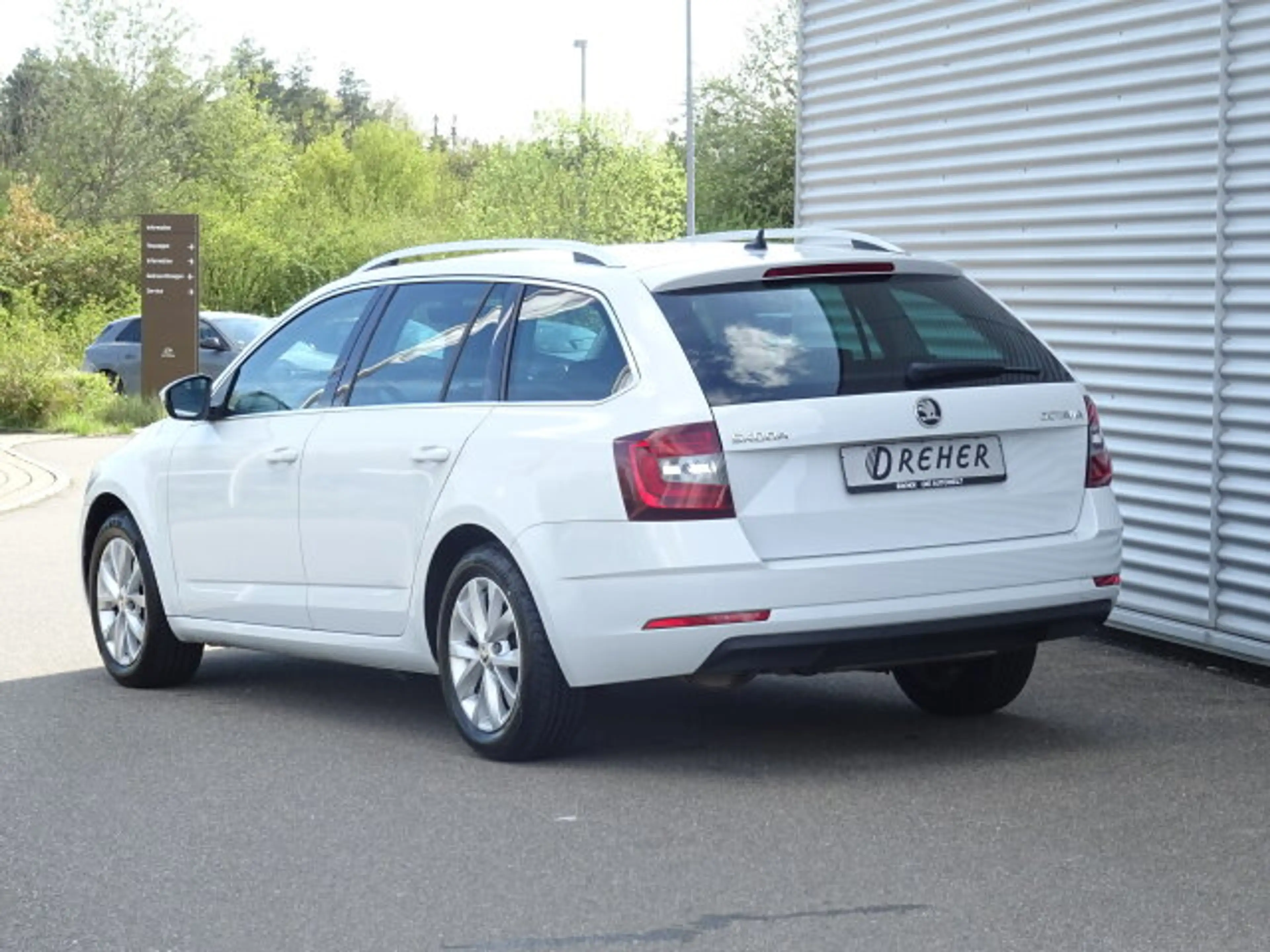 Skoda Octavia Combi Carplay DSG Leder Navi Sitzhzg Abstandsw. — photo 4