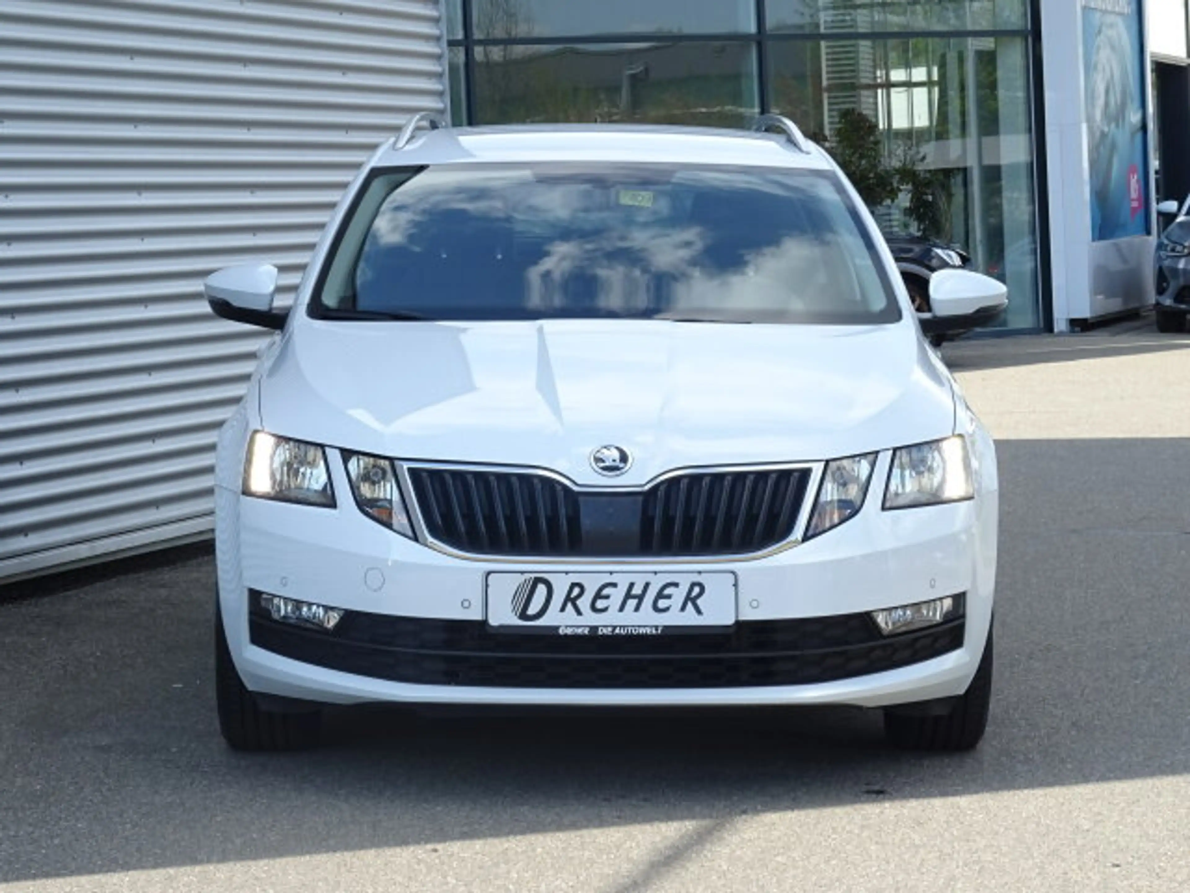 Skoda Octavia Combi Carplay DSG Leder Navi Sitzhzg Abstandsw. — photo 2