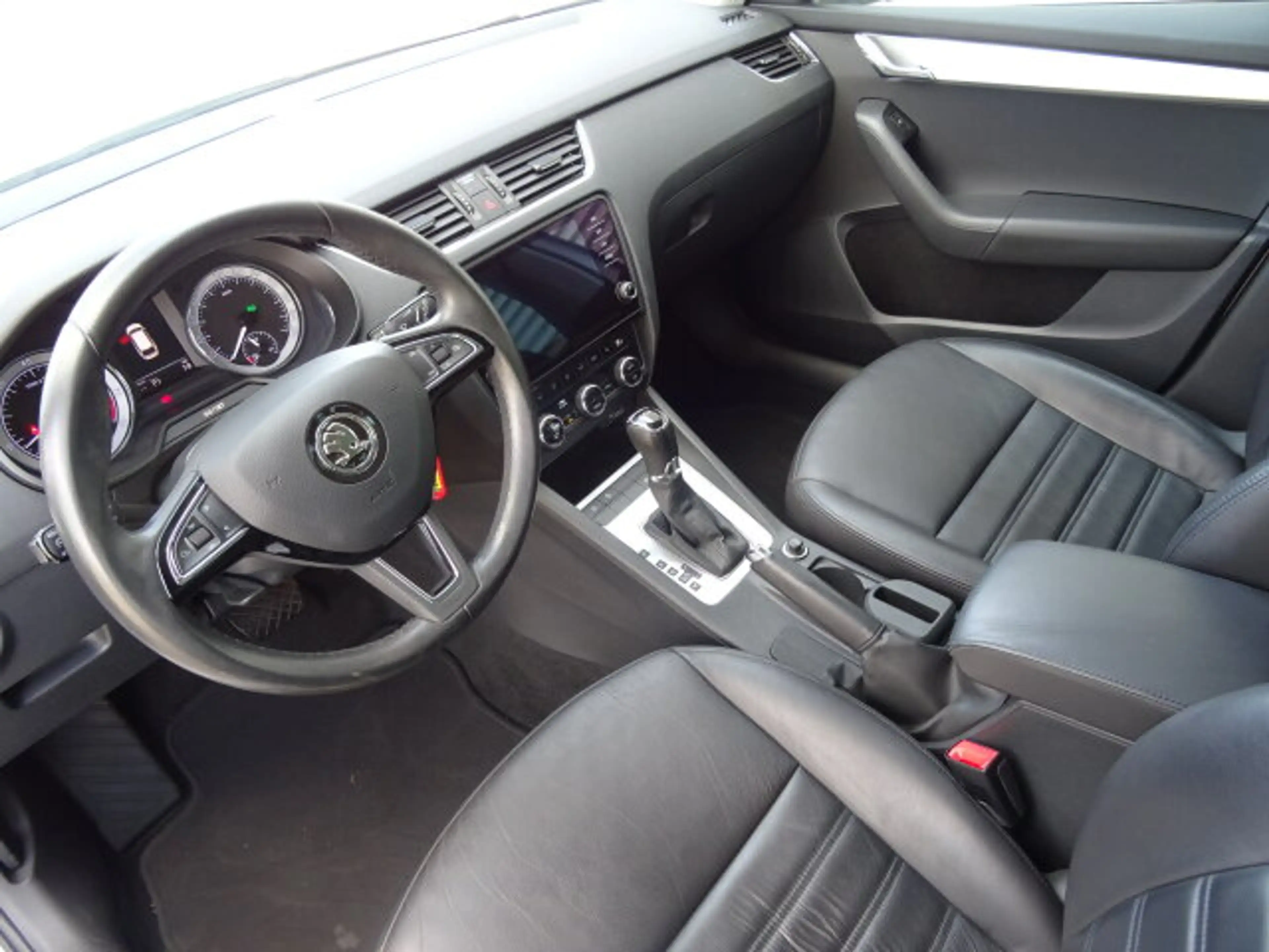 Skoda Octavia Combi Carplay DSG Leder Navi Sitzhzg Abstandsw. — photo 8
