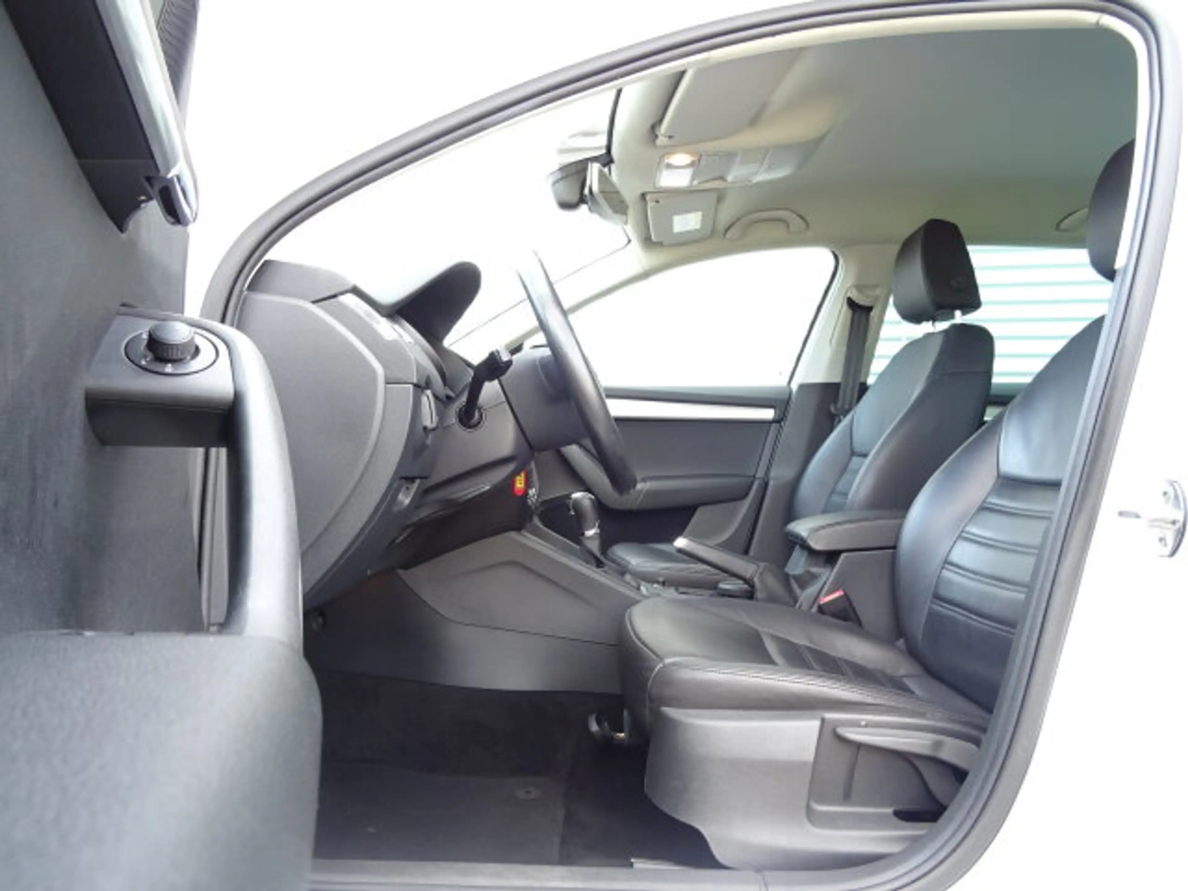 Skoda Octavia Combi Carplay DSG Leder Navi Sitzhzg Abstandsw. — photo 7