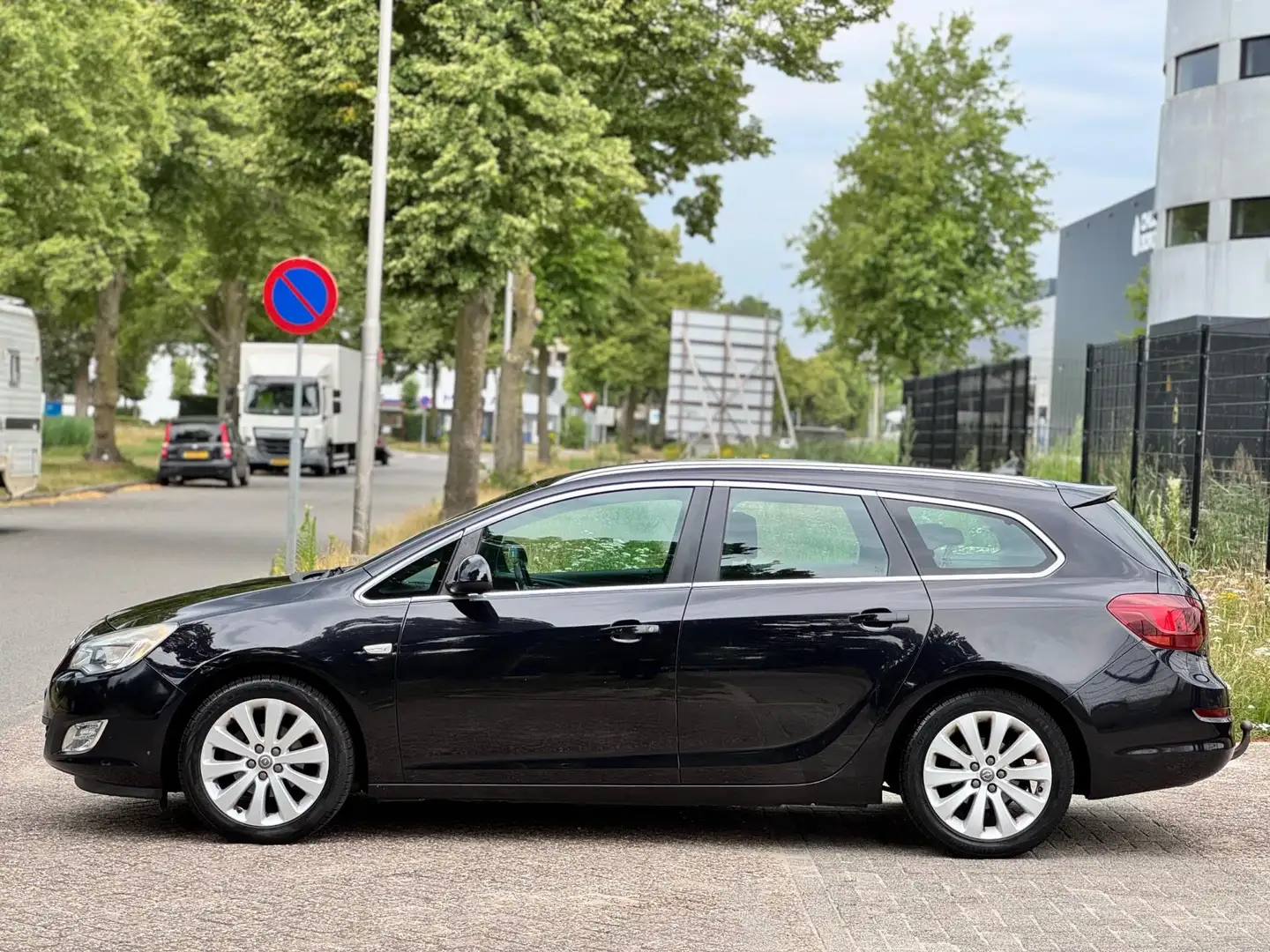 Opel Astra Sports Tourer 1.3 CDTi S/S Cosmo|NAVI|PSENSOR|AIRC Zwart - 2