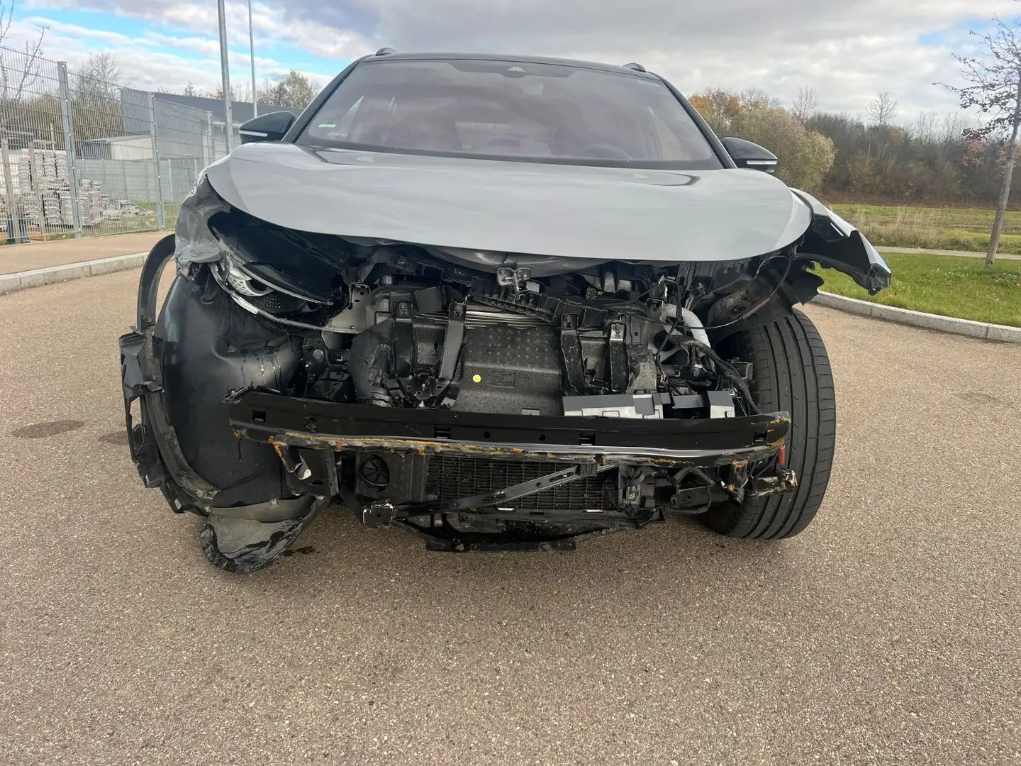 Volkswagen ID.4 GTX 250 kW 4Motion mit Infotainment-Paket Grau - 2