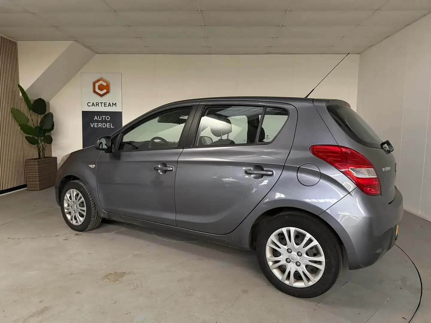 Hyundai i20 Airco 1.2i Business Edition Grau - 2