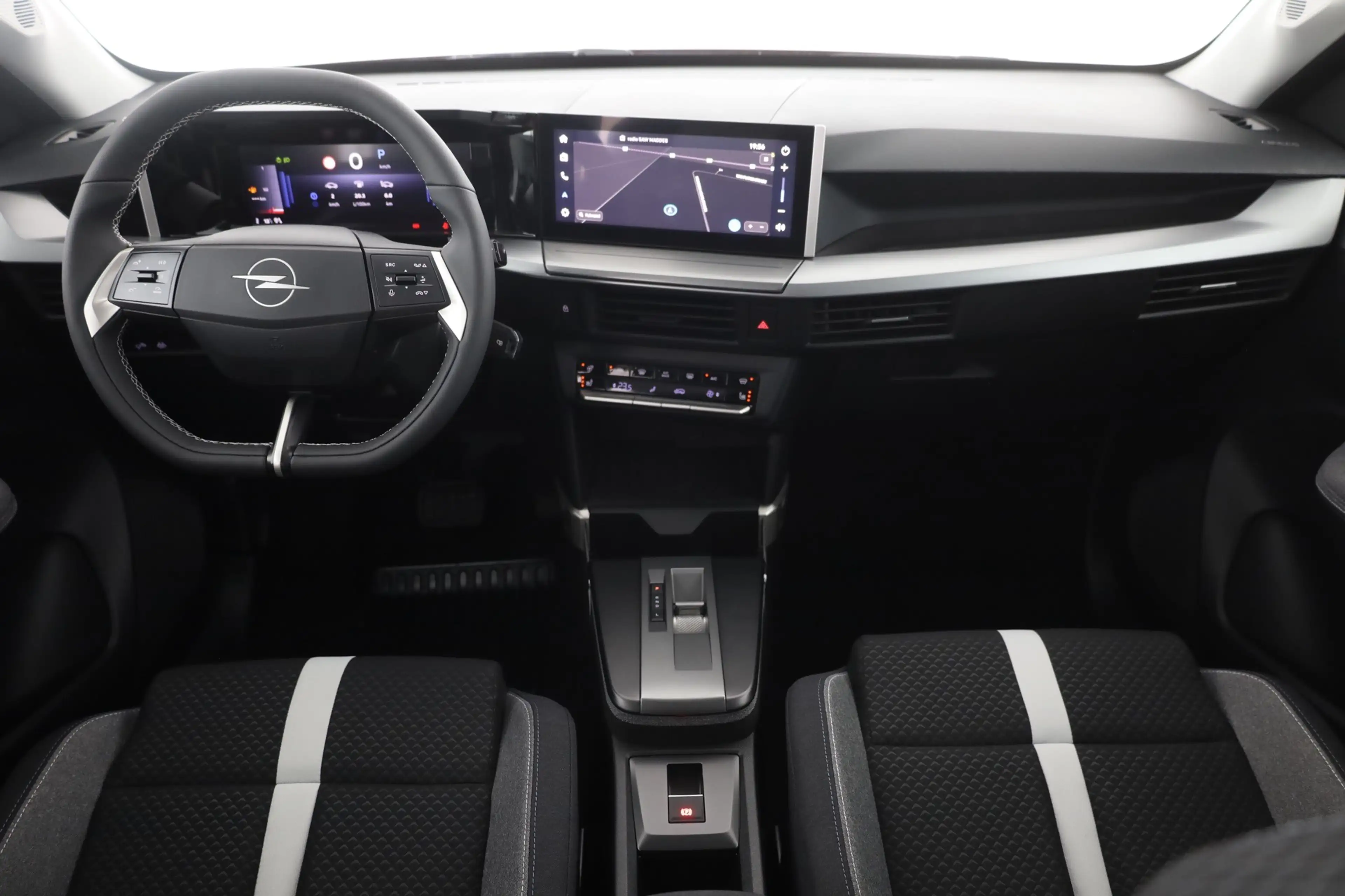 Opel Frontera 1.2 DI Turbo GS Hybrid Aut. LED Kamera — photo 9