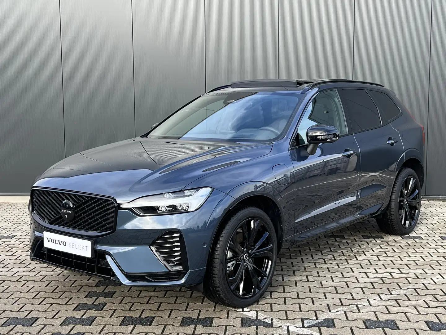 Volvo XC60 T6 Plug-in hybrid AWD Plus Black Edition | Direct Blauw - 1