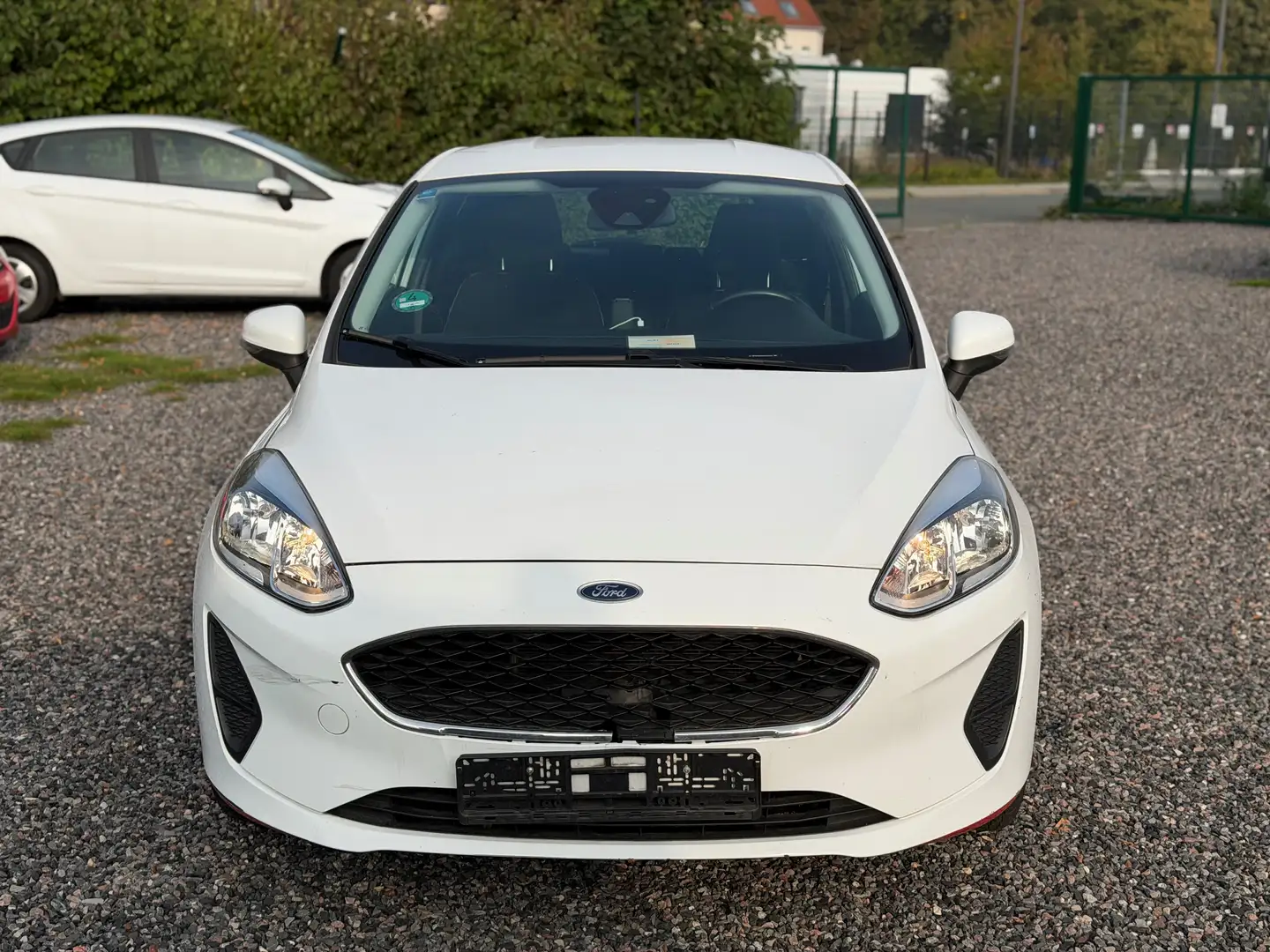Ford Fiesta Trend 1,1 / Klima / TÜV 02/2027 Weiß - 2