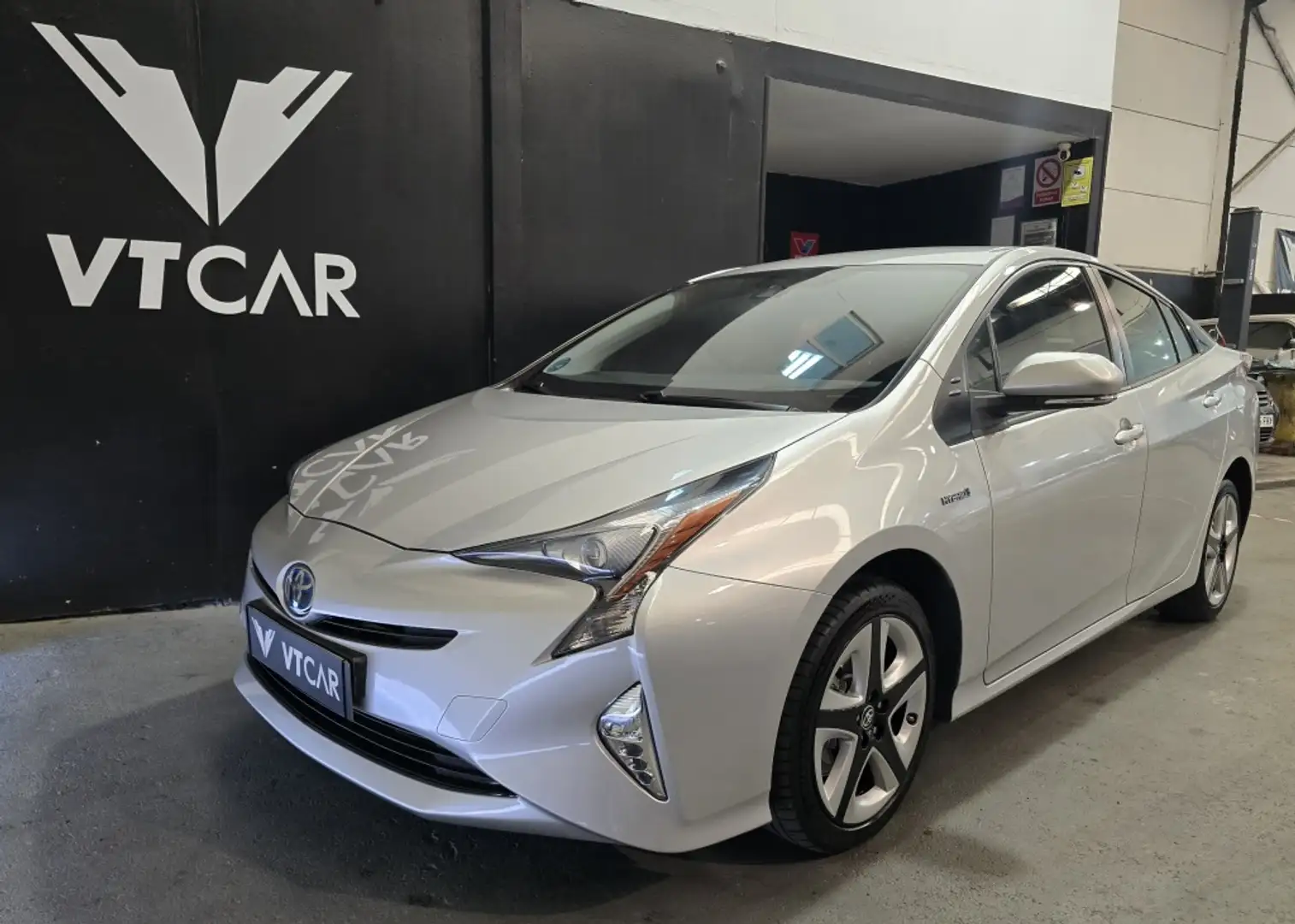 Toyota Prius 1.8 Advance Plateado - 1