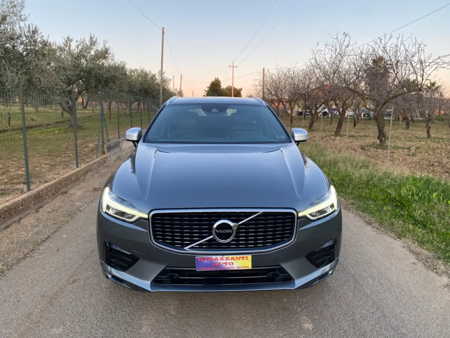 Volvo XC60 XC60 D4 AWD R-design Grau - 1