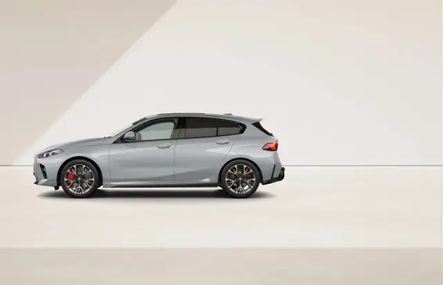 BMW 1 Series view 11