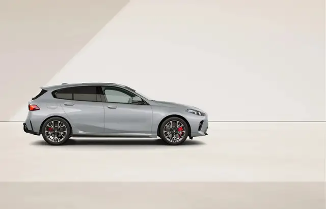 BMW 1 Series view 8
