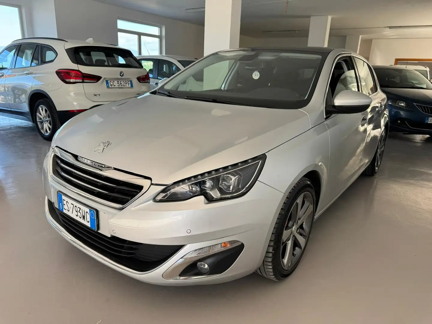 Peugeot 308 308 5p 1.6 e-hdi 8v Allure s Silber - 1