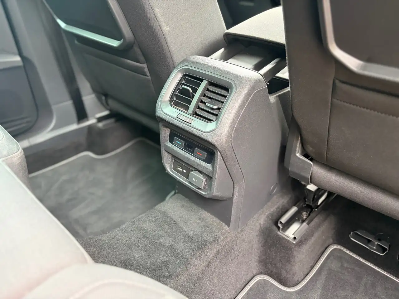 Volkswagen Tiguan 2.0 TDi SCR Platinum DSG, миниатюра 17