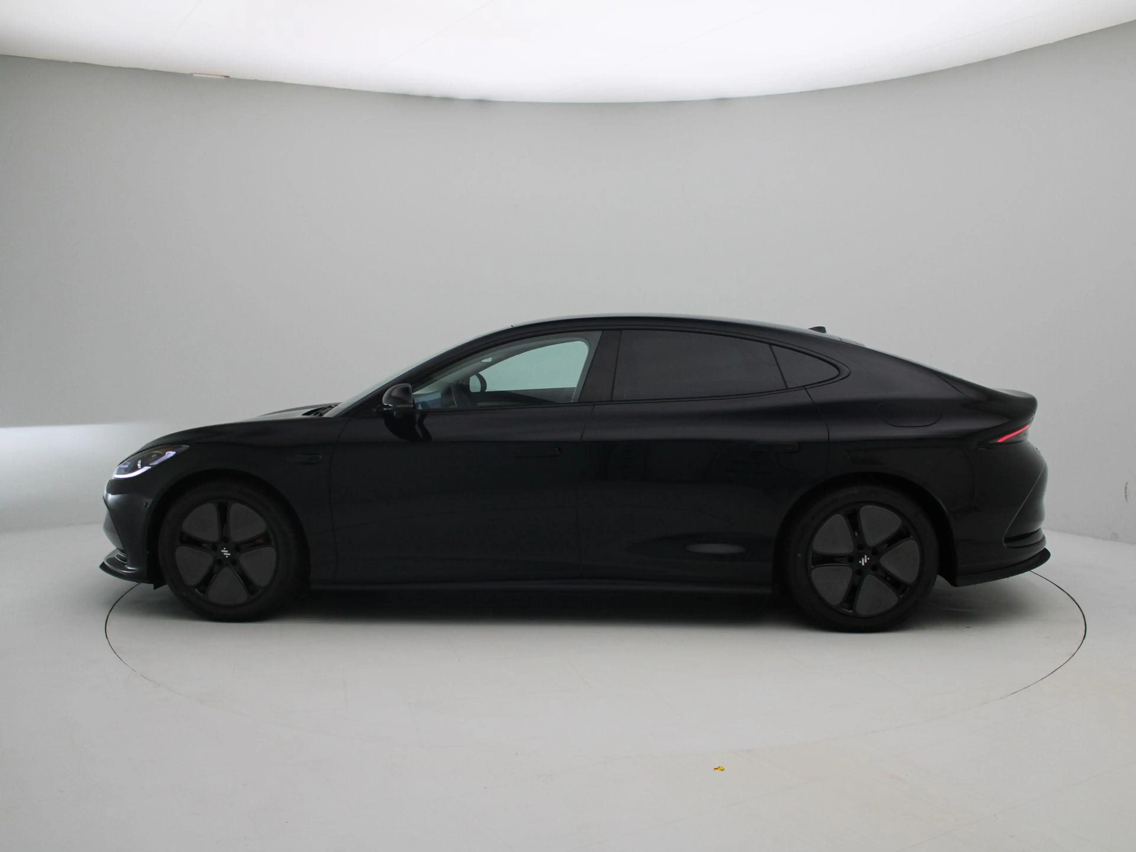 MG IM5 MG 100 Long Range RWD — photo 6