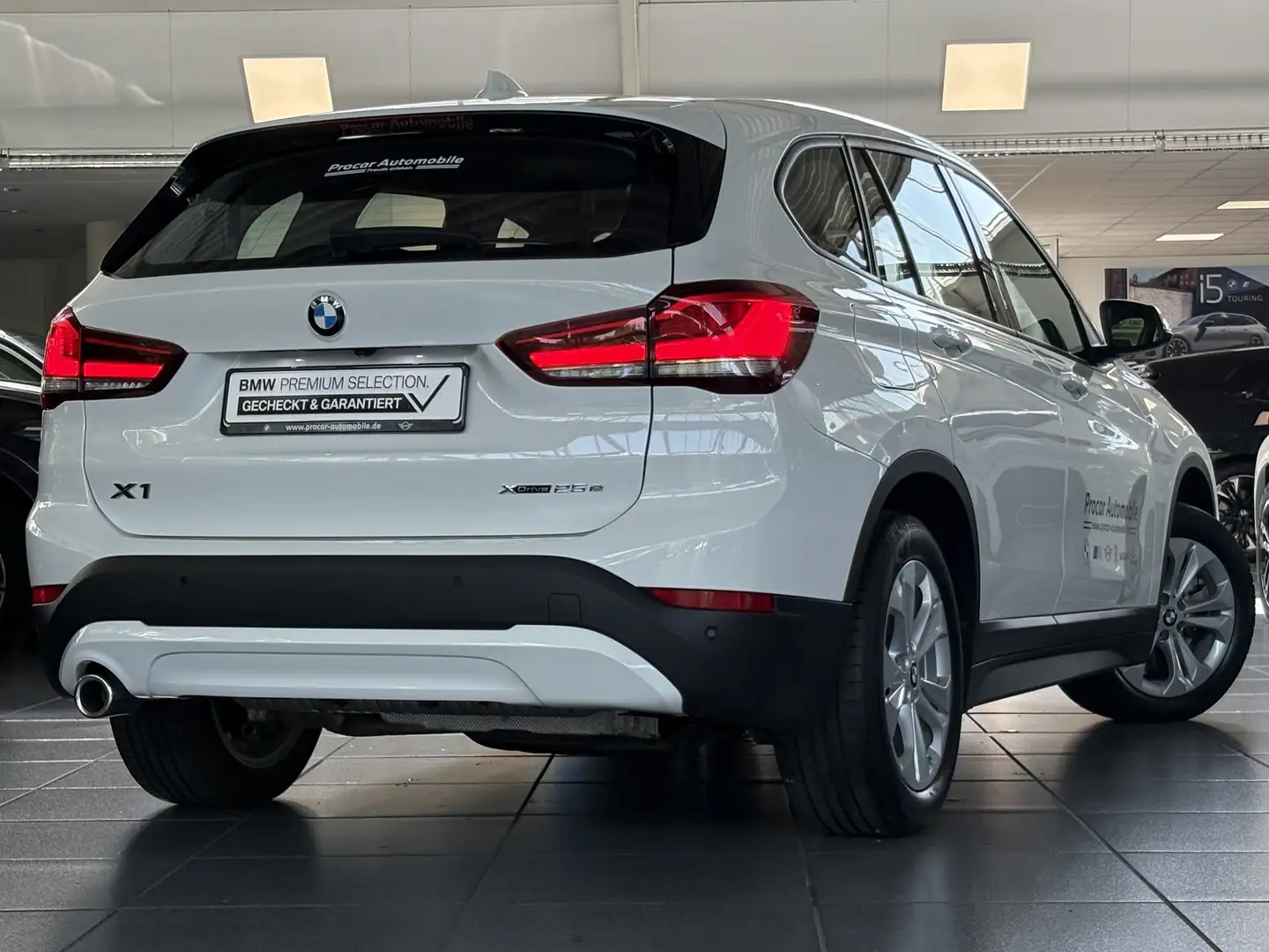 BMW X1 xDrive25e Advantage PA RFK LED AHK Navi Shz. Blanco - 2
