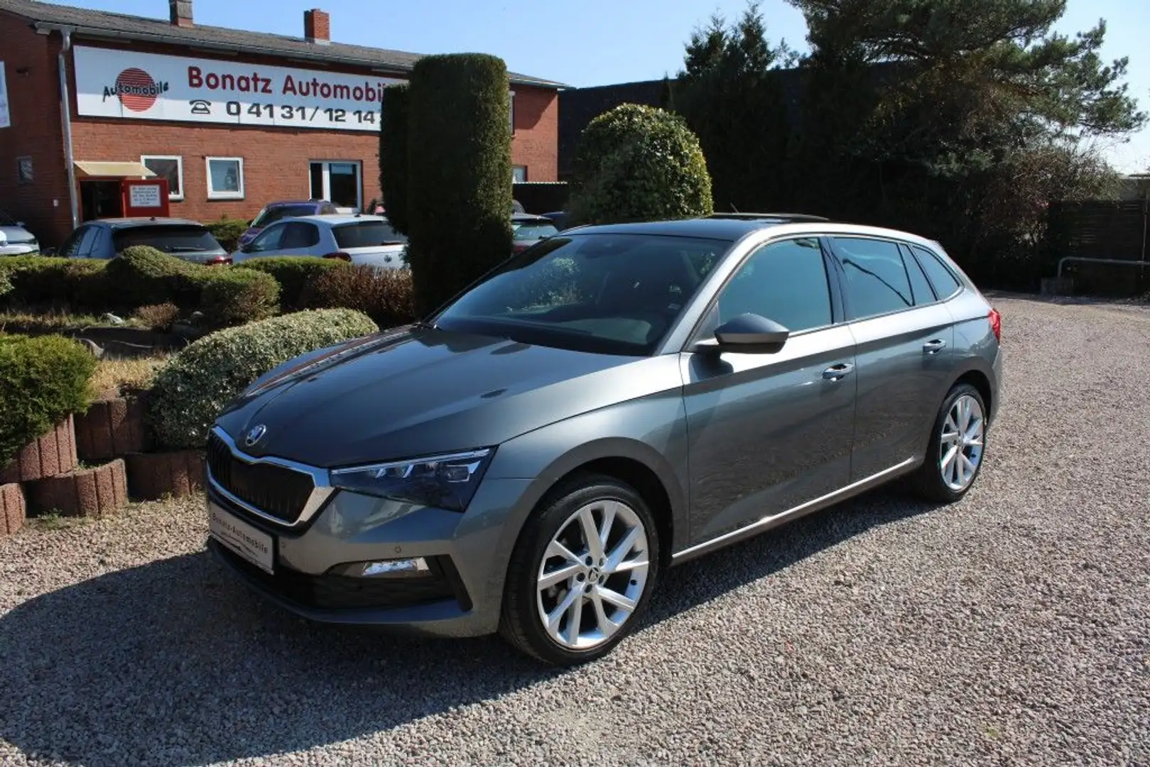 Skoda Scala 1.5 TSI DSG Style *Klimatr,SHZ,Kamera,Alu,Pano,18* Grijs - 1