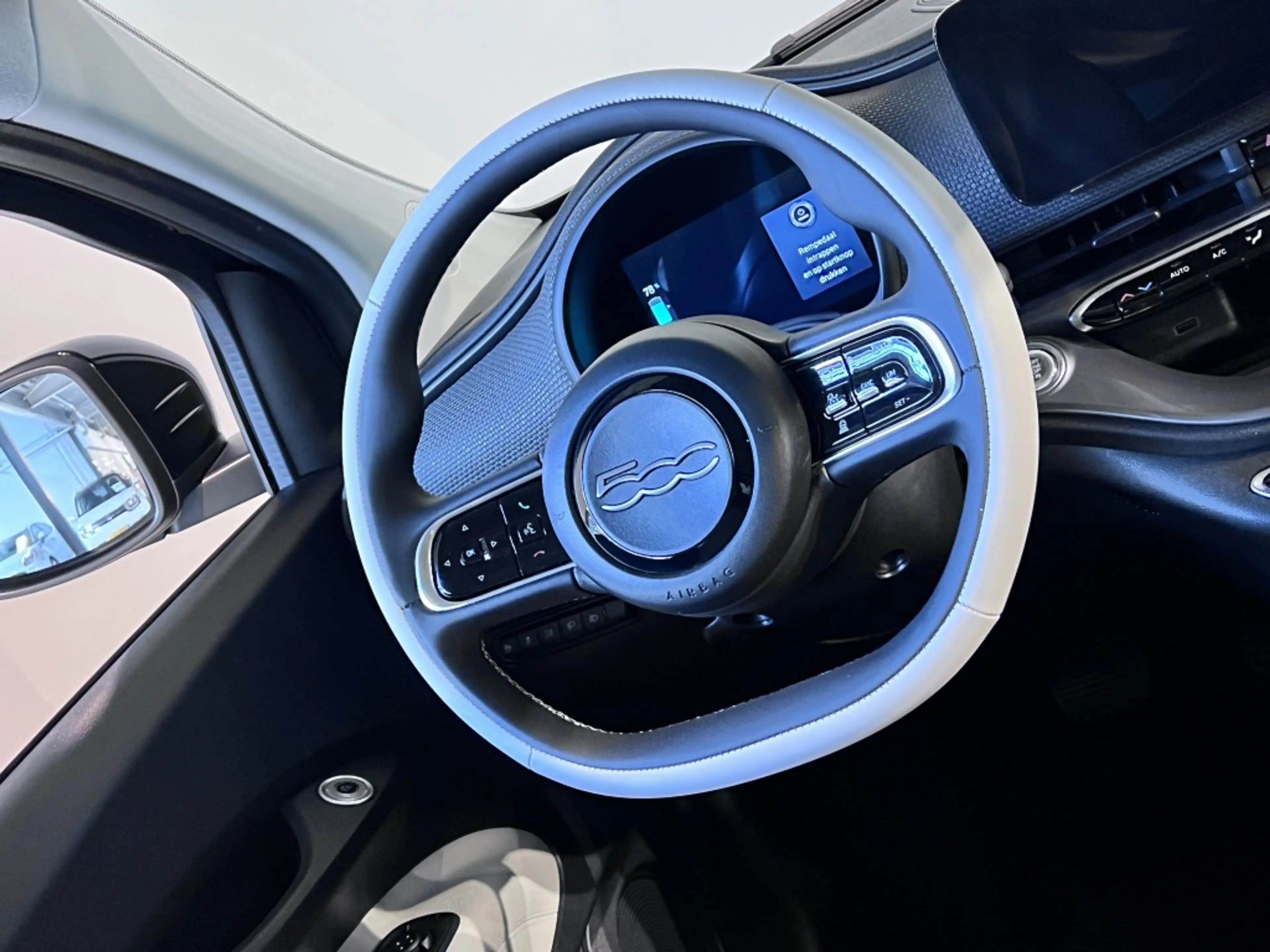 Fiat 500e La Prima 42 kWh — photo 15