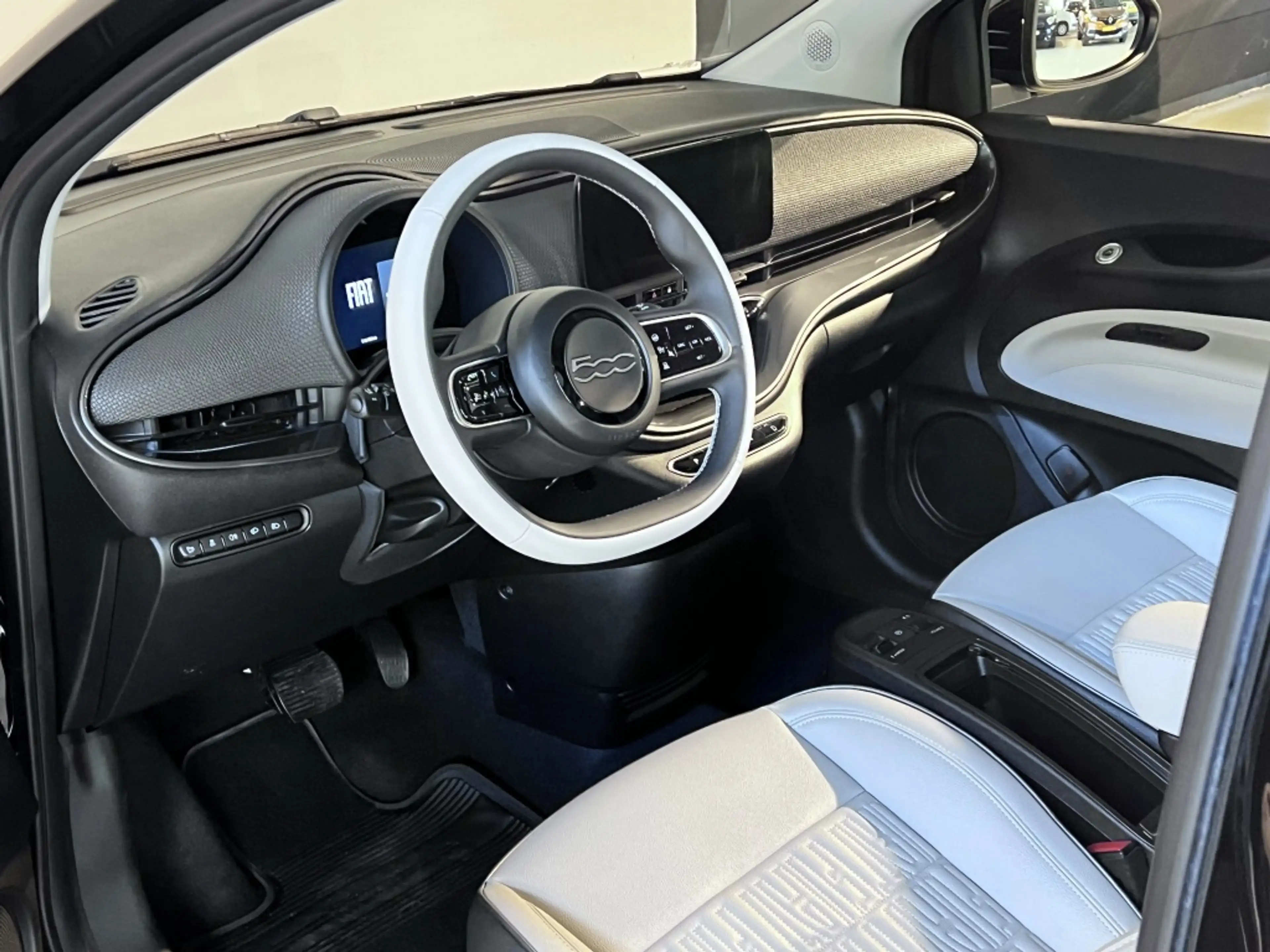 Fiat 500e La Prima 42 kWh — photo 9
