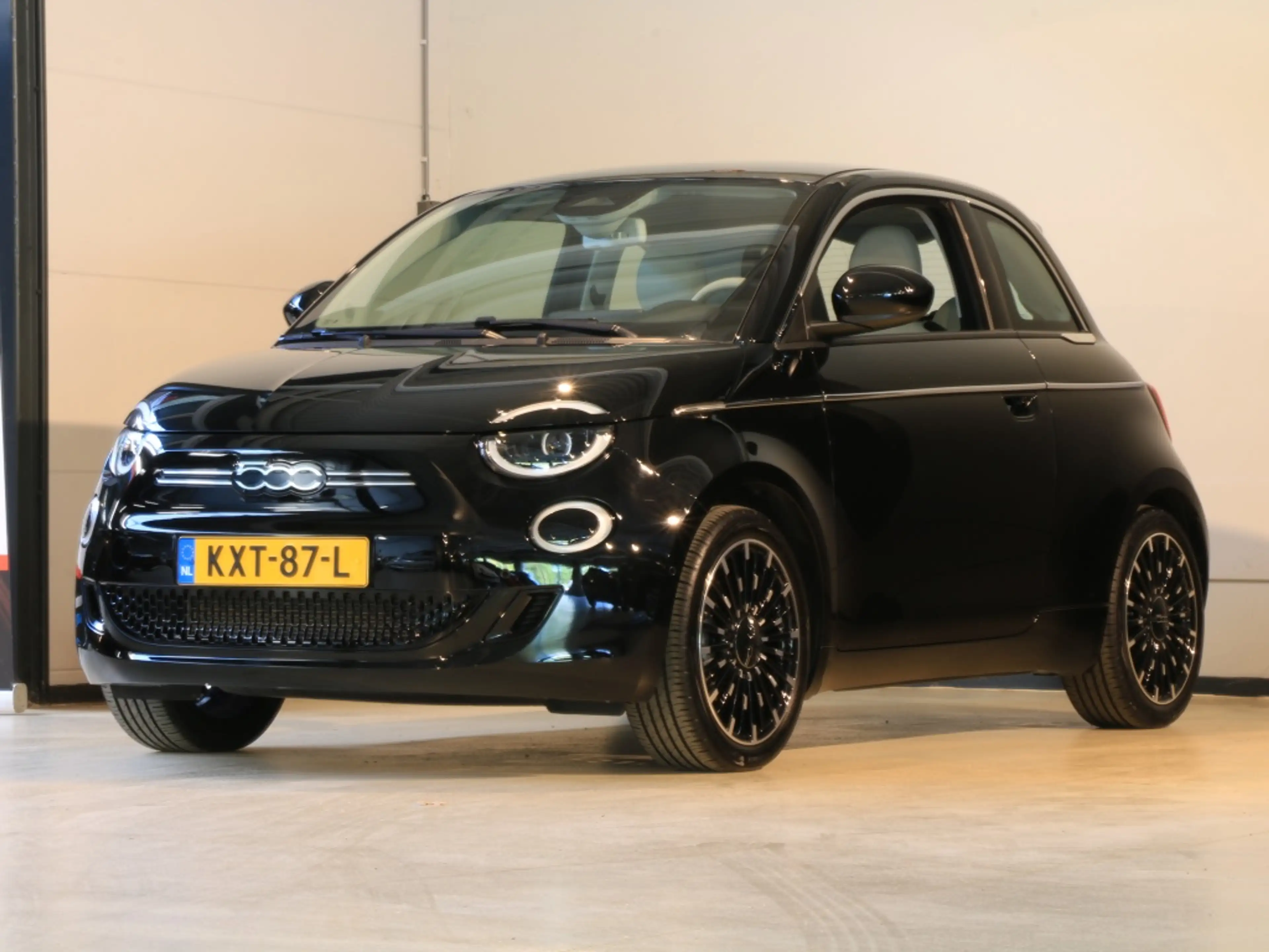 Fiat 500e La Prima 42 kWh — photo 14