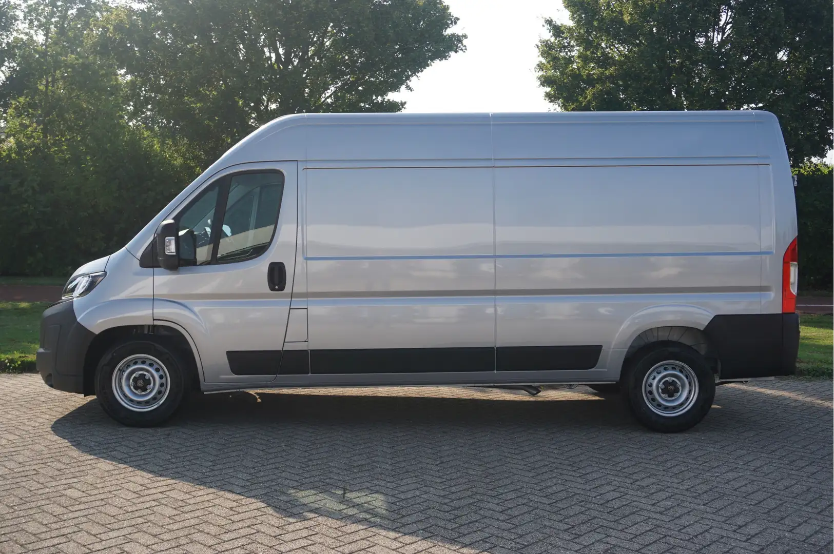 Peugeot Boxer 35+ Heavy 2.2HDI 180PK EAT8 Automaat L3H2 BPM VRIJ Argintiu - 2