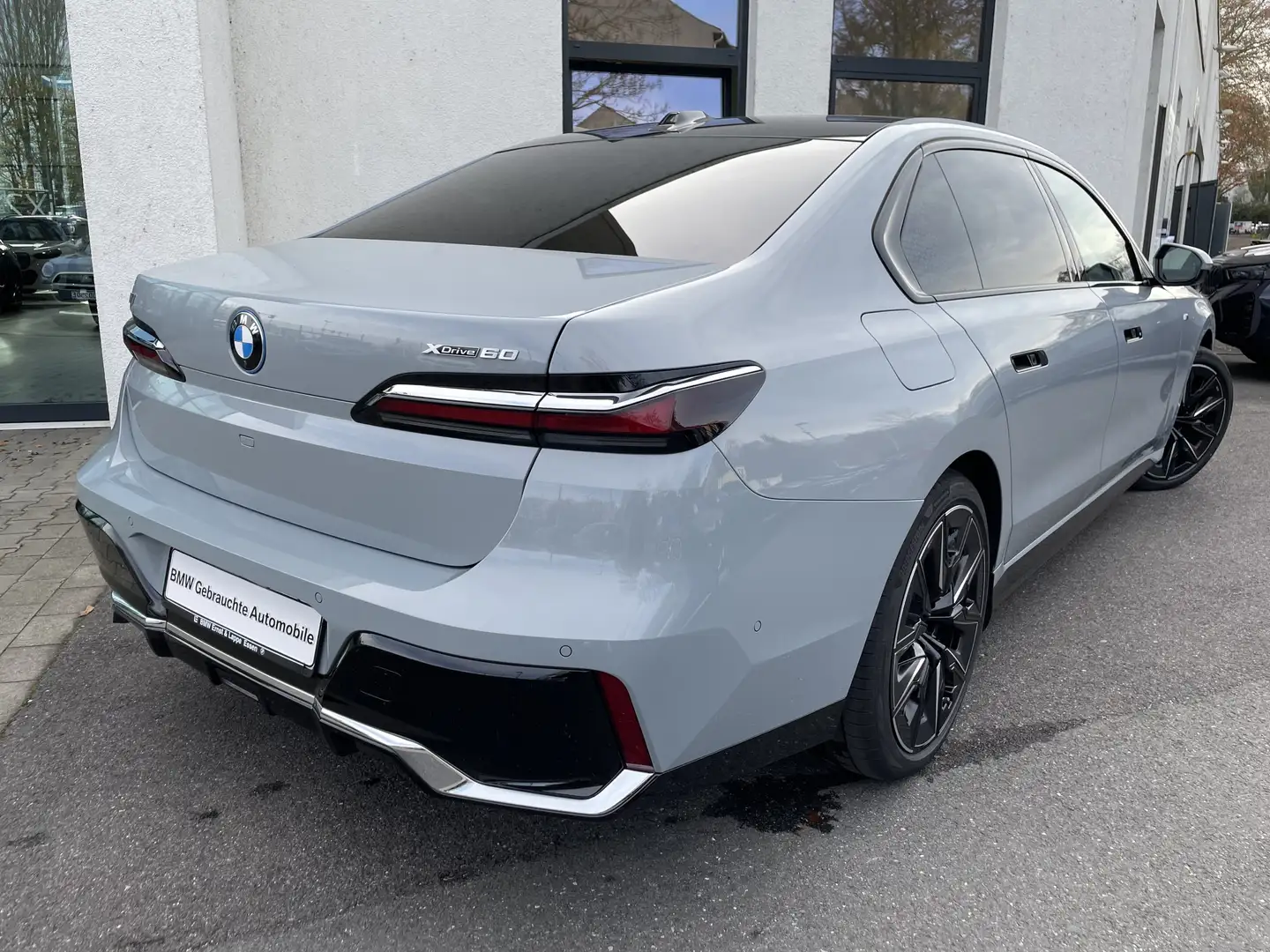 BMW i7 xDrive60 M Sport | TheatreScreen B&W AHK Gris - 2