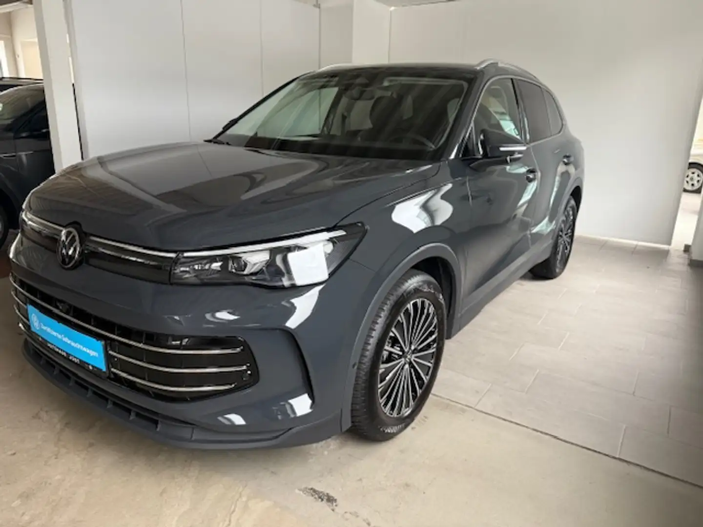 Volkswagen Tiguan Elegance 1.5 eTSI DSG Navi AHK LEDMatrix AreaView ACC Grau - 1