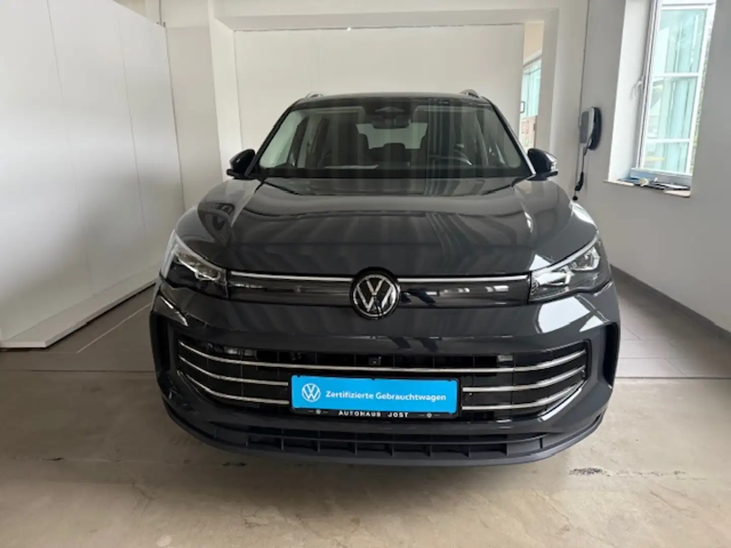 Volkswagen Tiguan Elegance 1.5 eTSI DSG Navi AHK LEDMatrix AreaView ACC Grau - 2