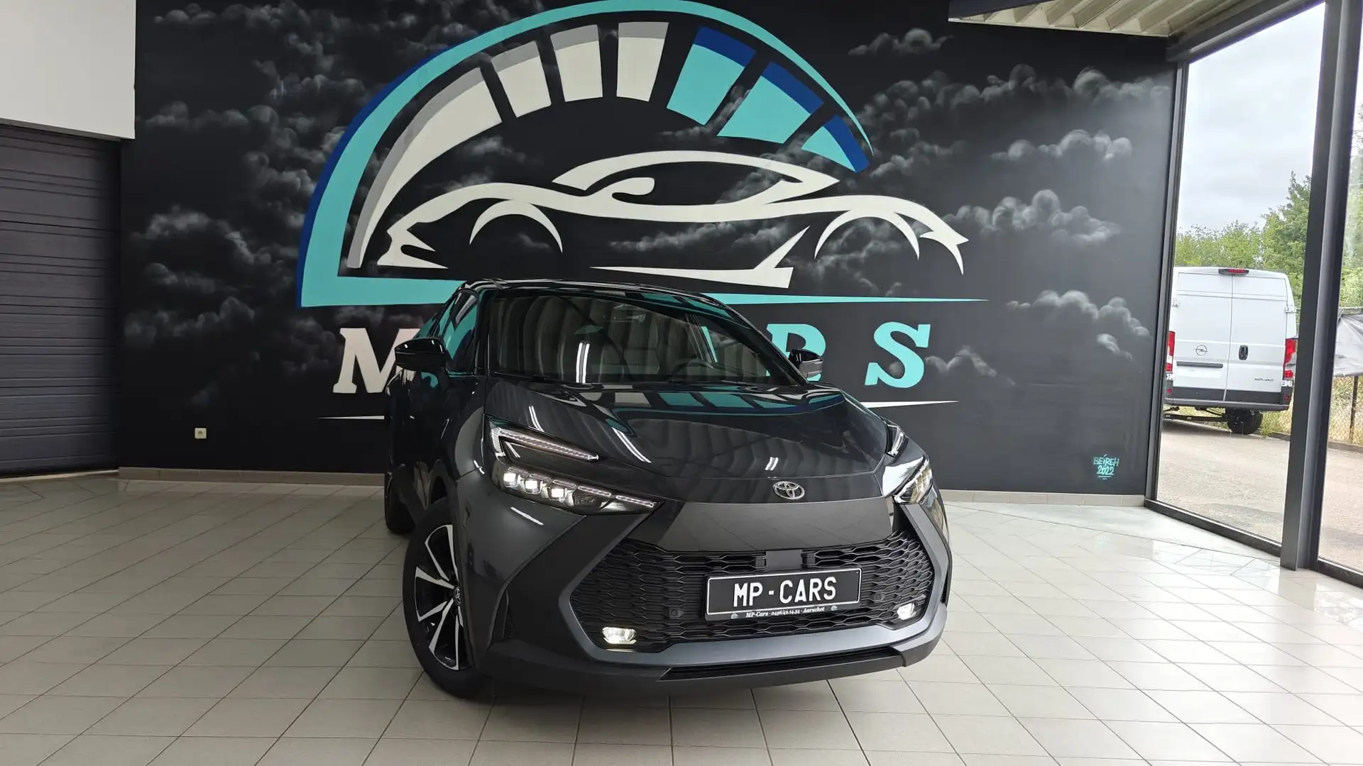 Toyota C-HR Hybrid HEV 1.8 Bi-Tone E-CVT Zilver - 2