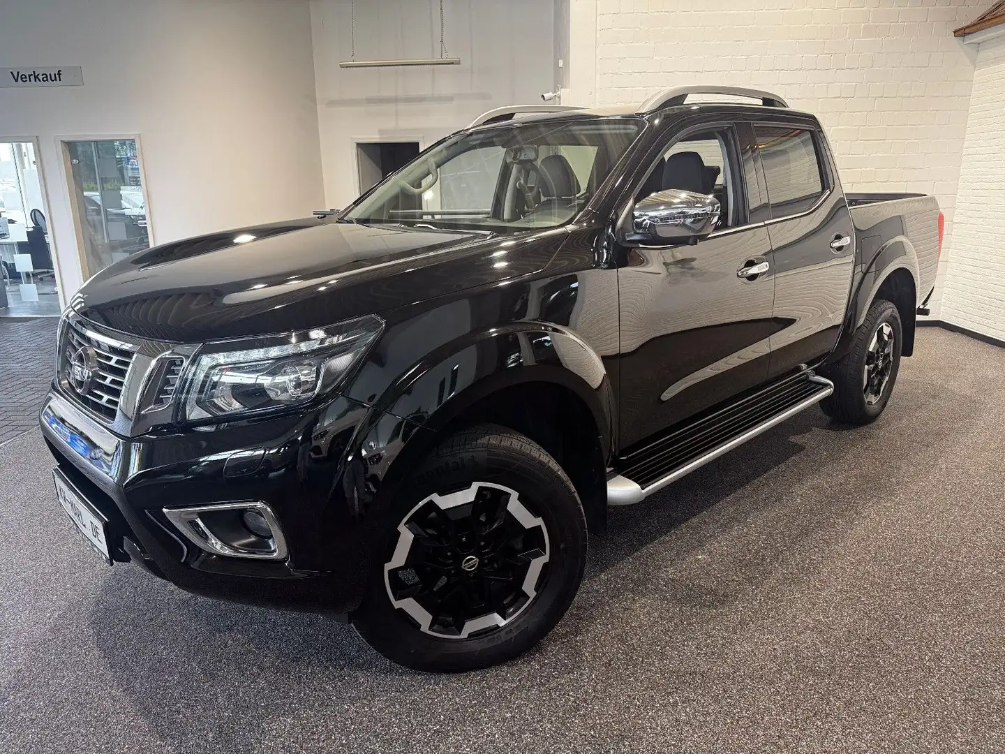 Nissan Navara NP300 Tekna Double Cab 4x4 NAVI+CAM AHK Noir - 2