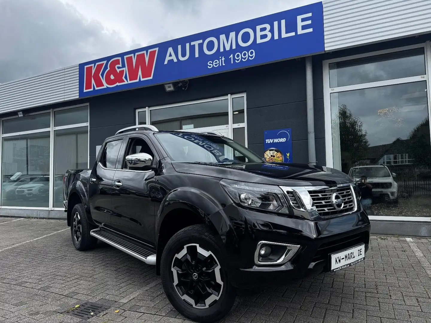 Nissan Navara NP300 Tekna Double Cab 4x4 NAVI+CAM AHK Noir - 1