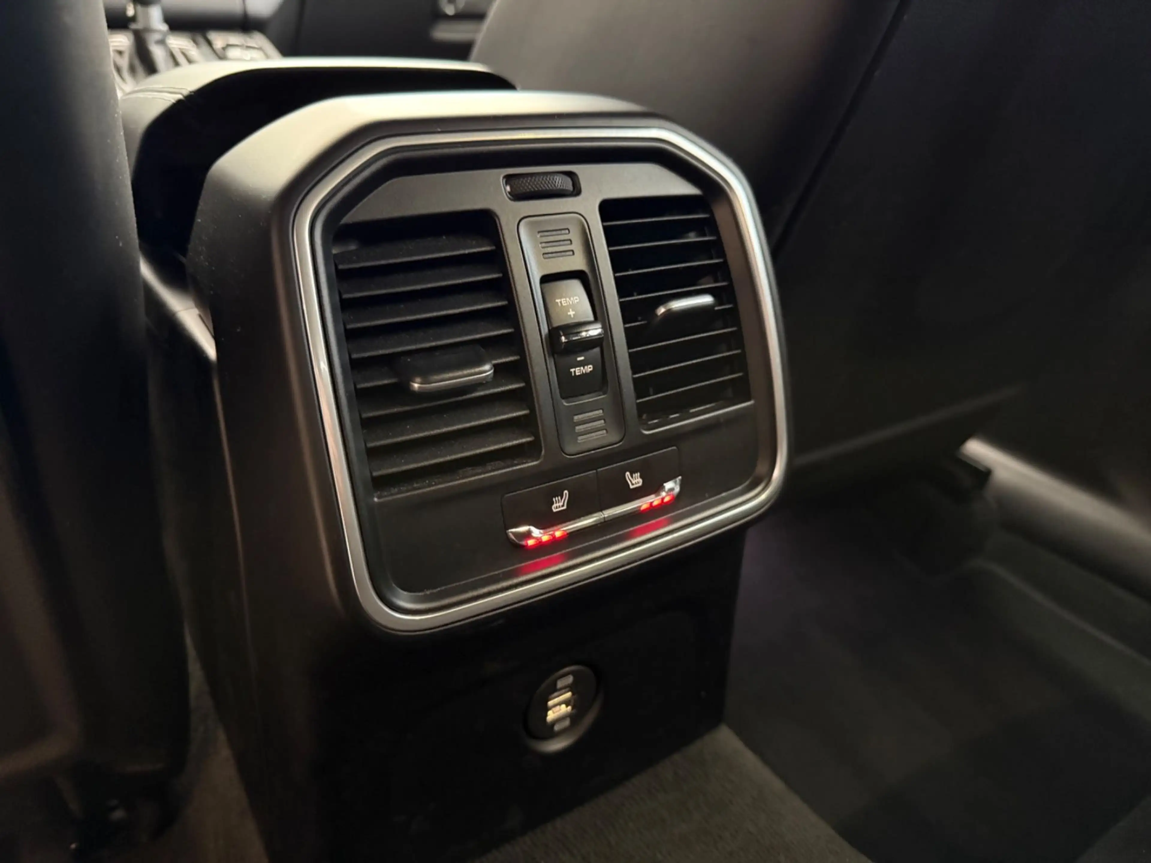 Porsche Macan Turbo Approved Garantie / Navi/LED/360 — photo 11