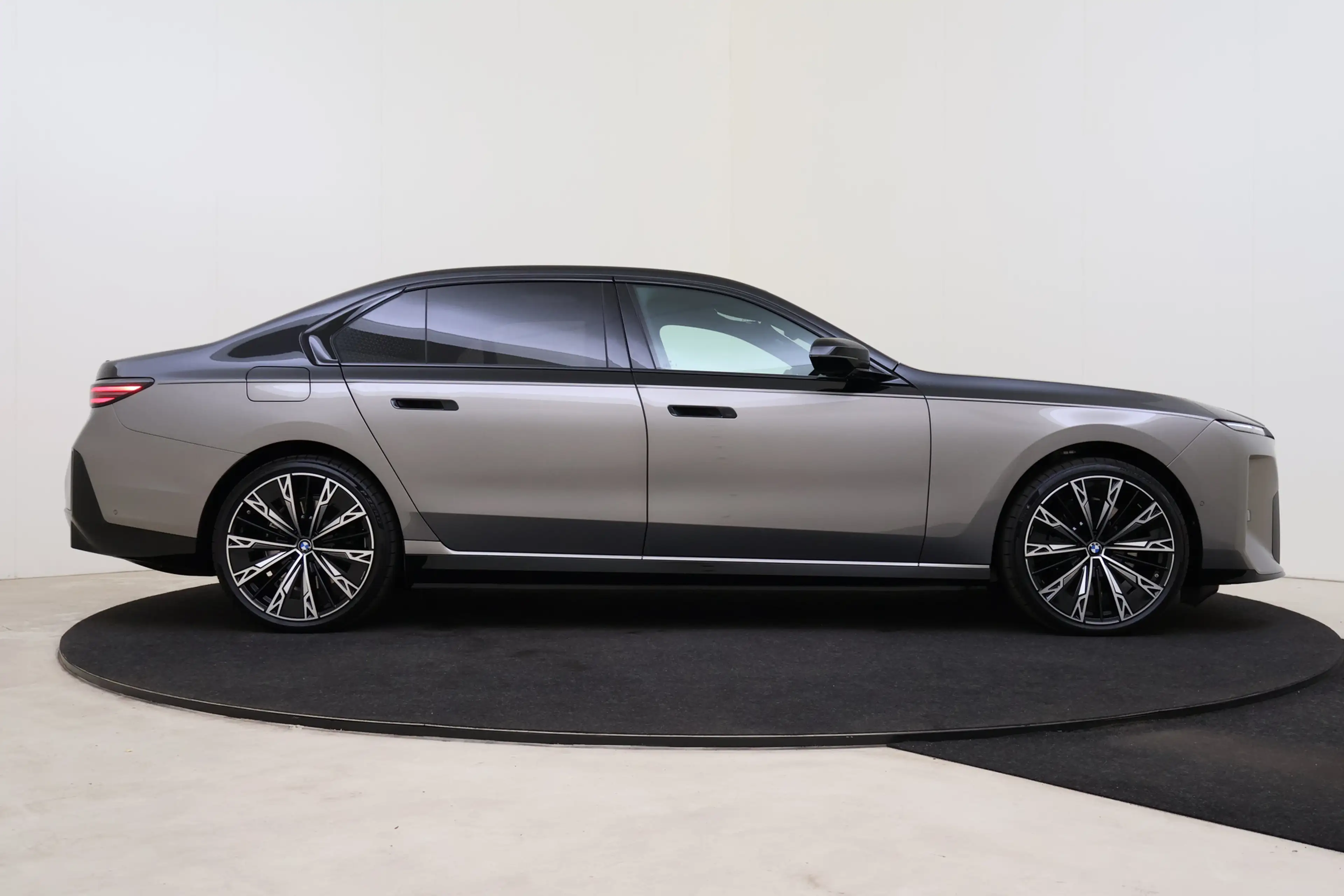 BMW i7 50 xDrive M Sport / Panoramadak Sky Lounge / Execu — photo 7