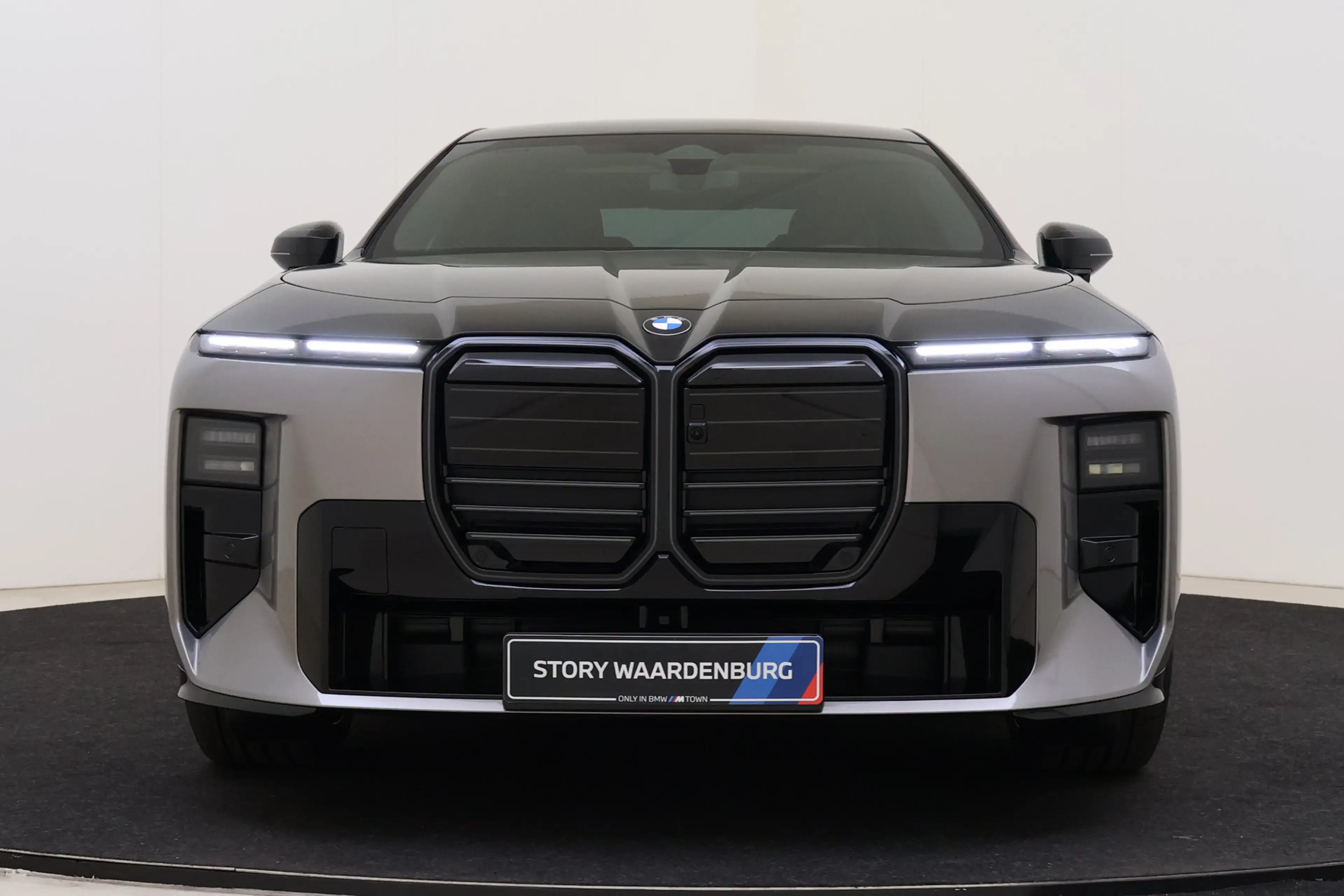 BMW i7 50 xDrive M Sport / Panoramadak Sky Lounge / Execu — photo 4