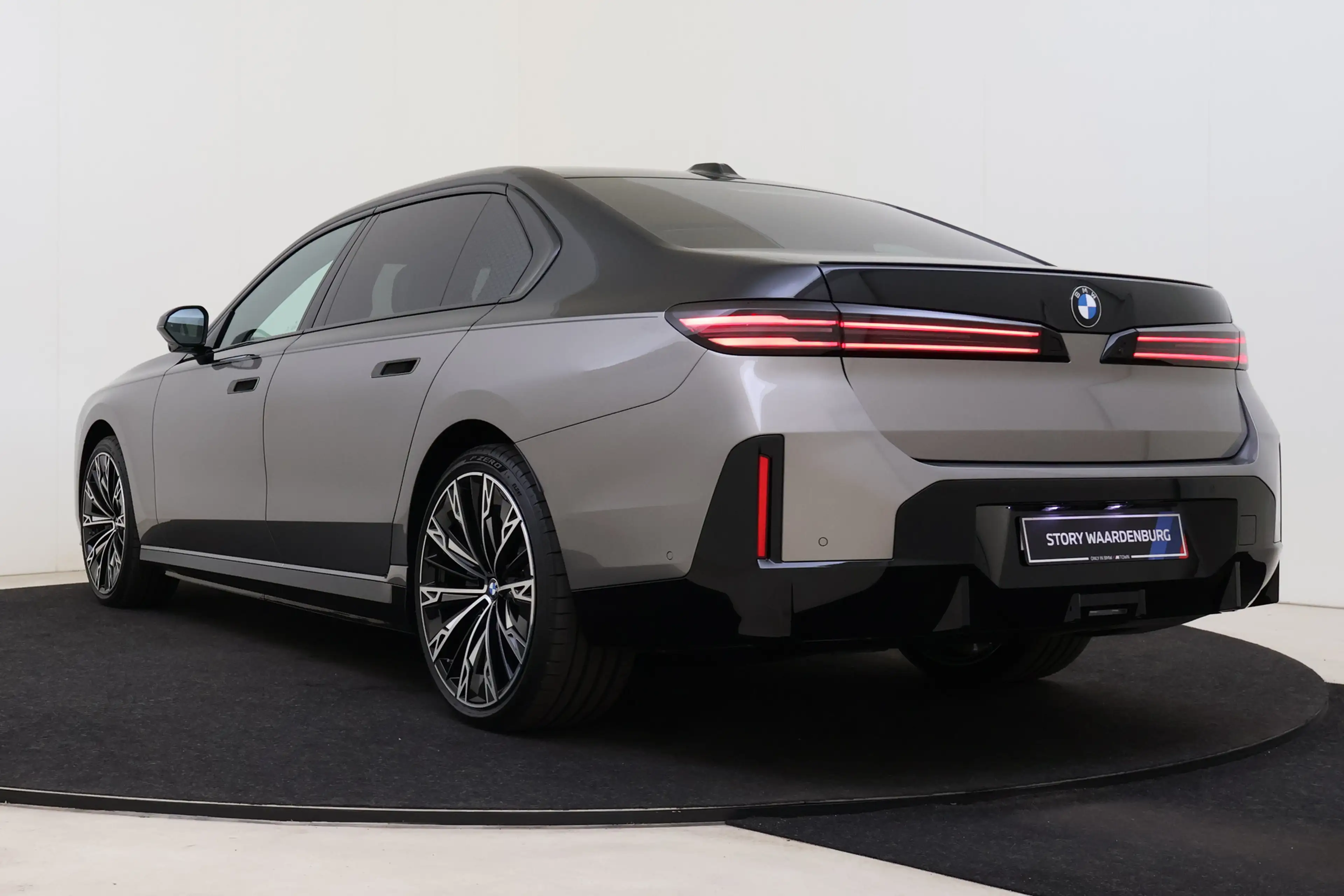 BMW i7 50 xDrive M Sport / Panoramadak Sky Lounge / Execu — photo 15