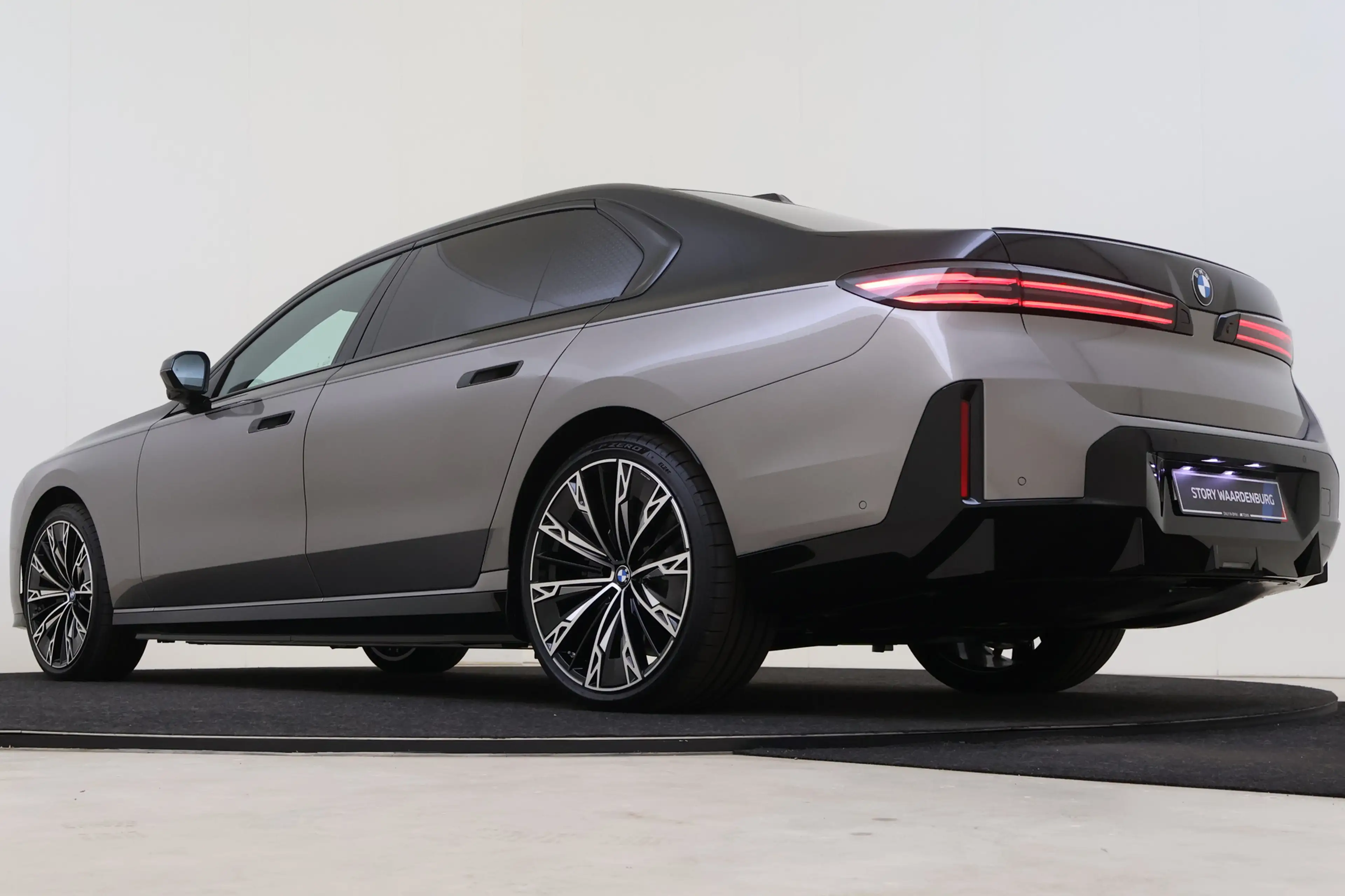 BMW i7 50 xDrive M Sport / Panoramadak Sky Lounge / Execu — photo 11
