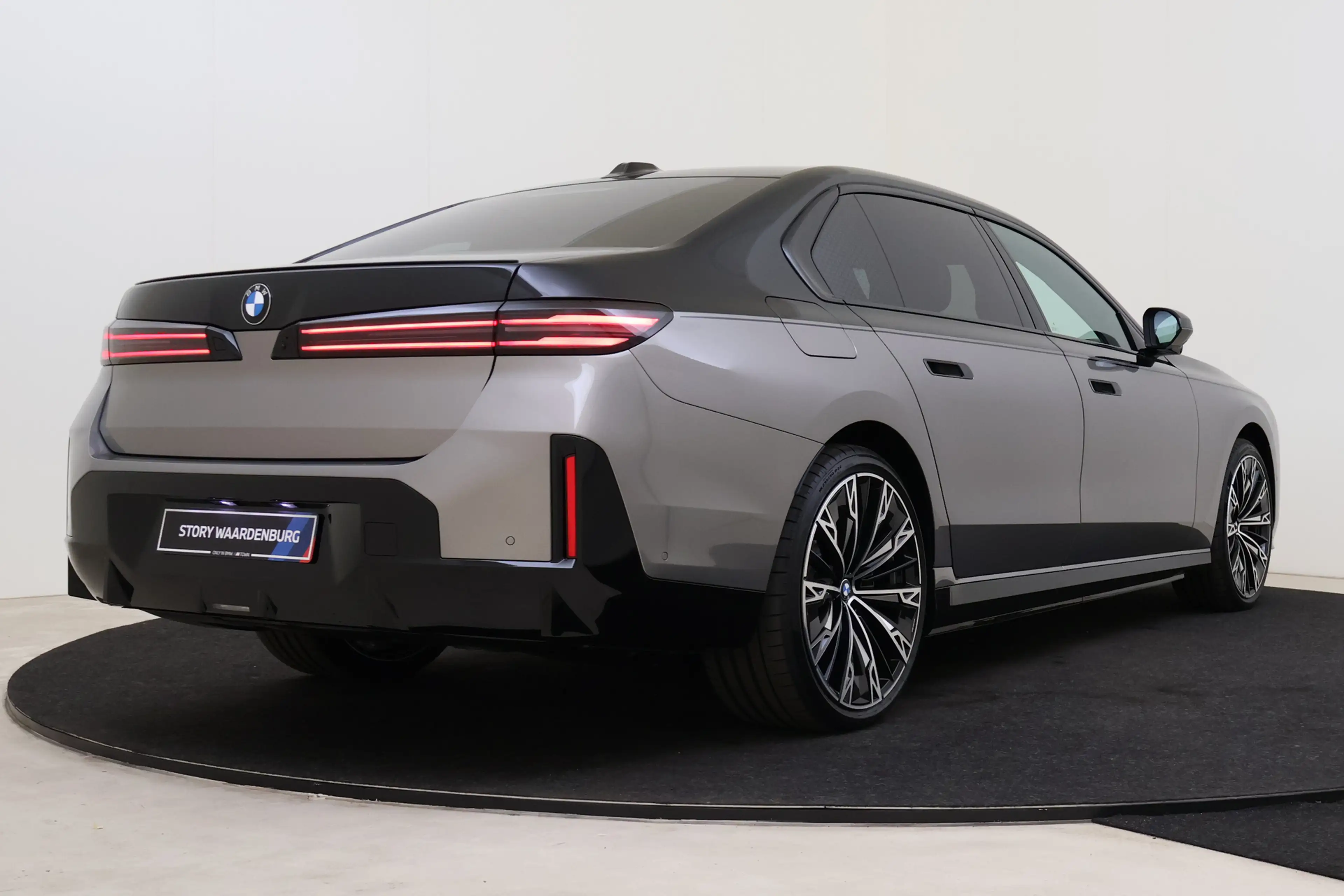 BMW i7 50 xDrive M Sport / Panoramadak Sky Lounge / Execu — photo 2
