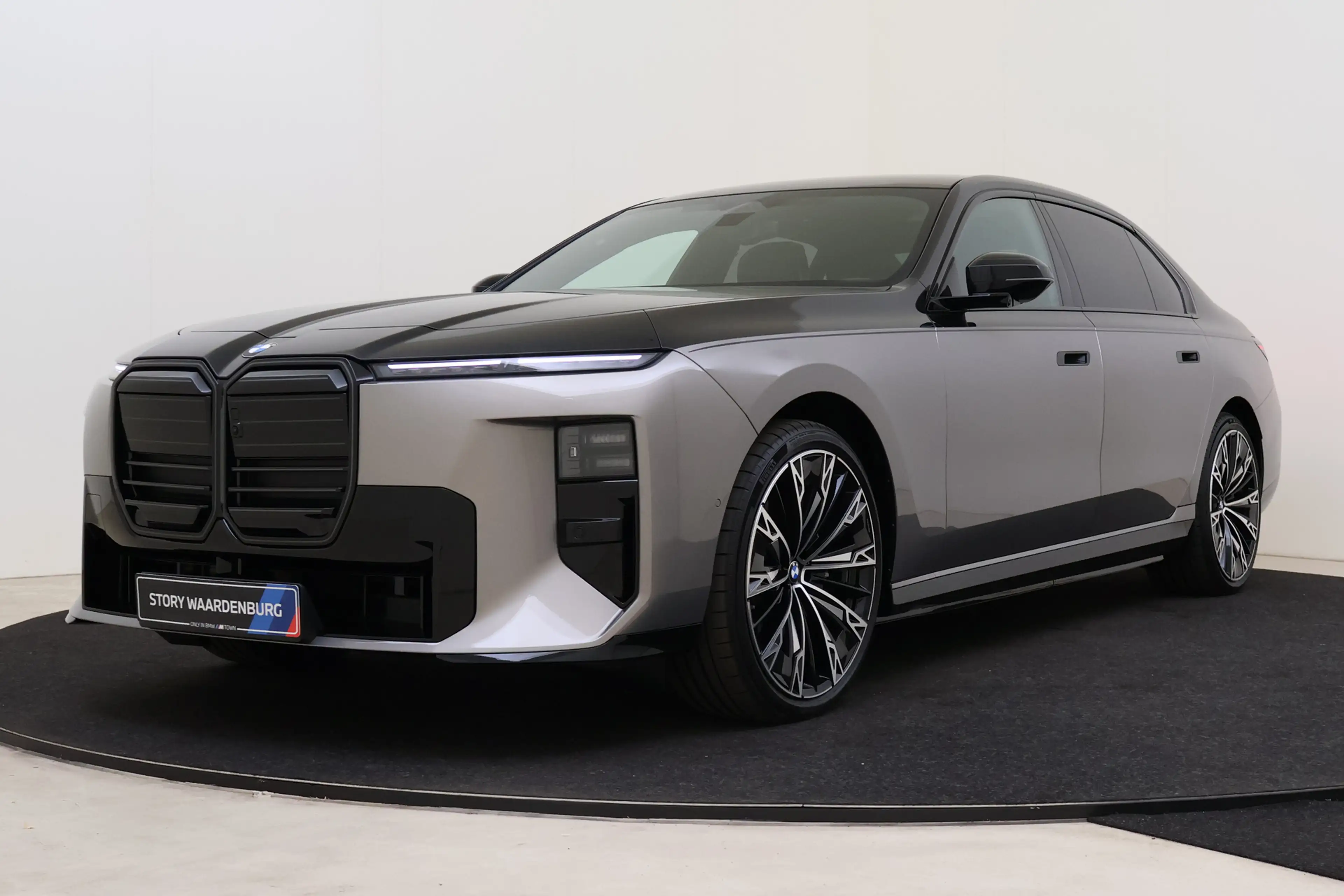 BMW i7 50 xDrive M Sport / Panoramadak Sky Lounge / Execu