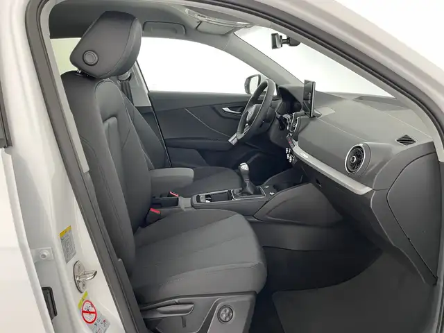 Audi Q2 view 10
