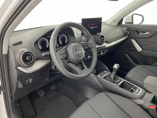 Audi Q2 view 8