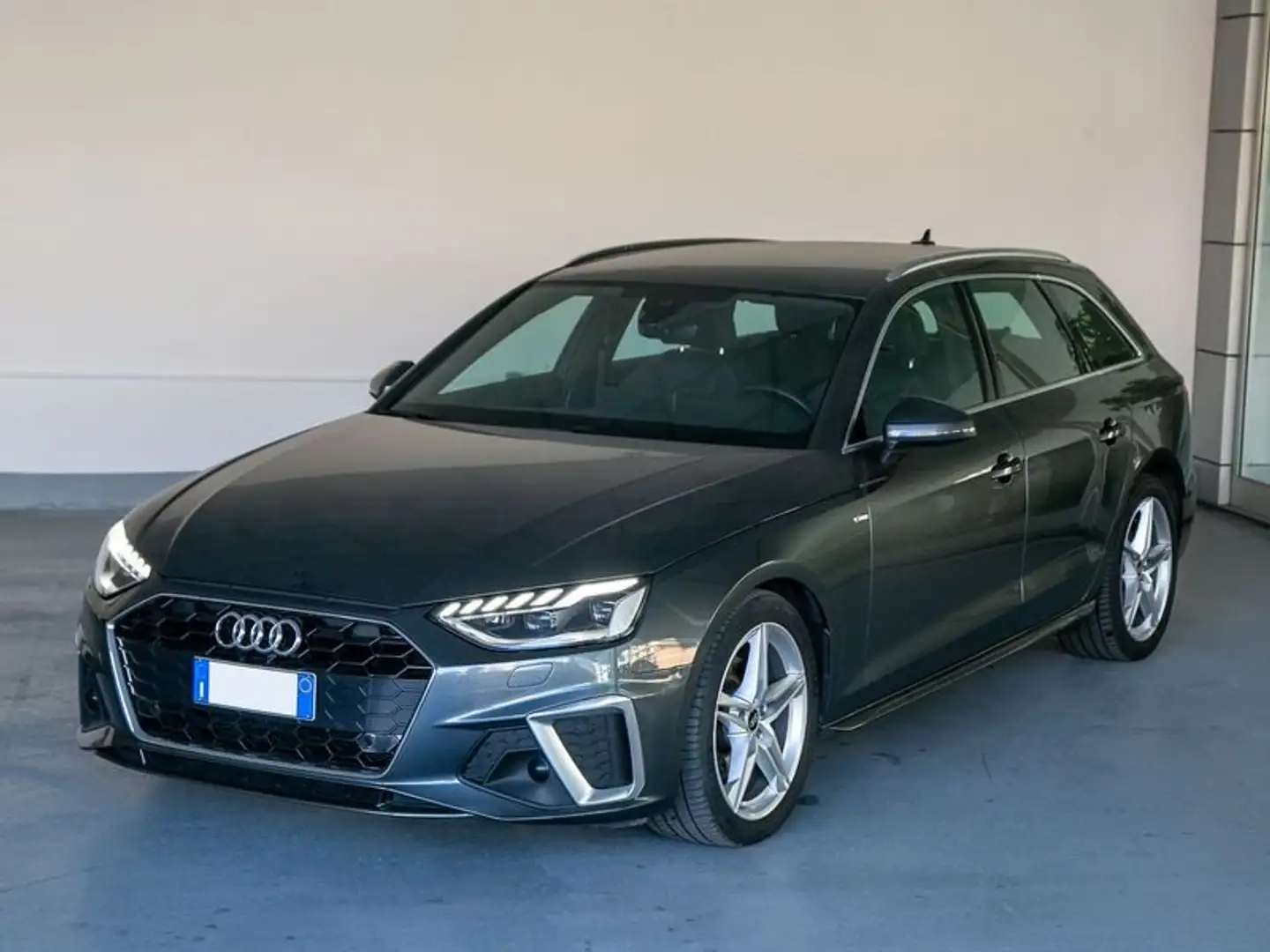 Audi A4 Avant TDI2.0 4L120 A7 Grijs - 1