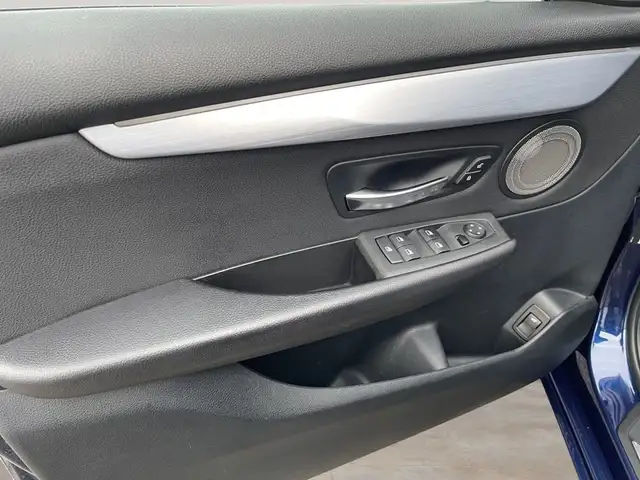 BMW 2 Series view 9