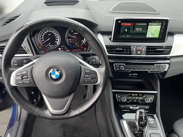 BMW 2 Series view 4