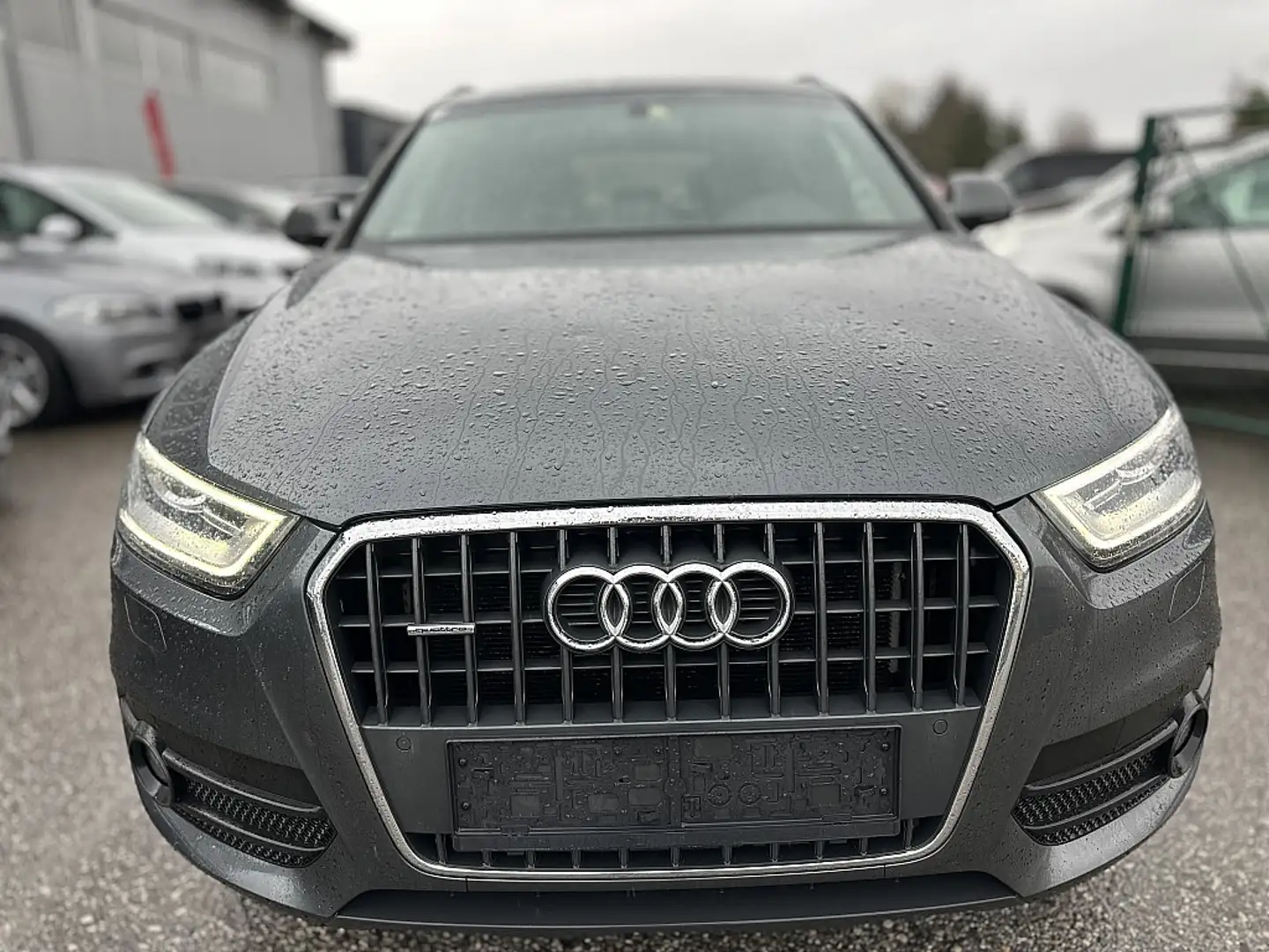 Audi Q3 2,0 TDI S-Line quattro *Pickerl 3/2026* Grau - 2