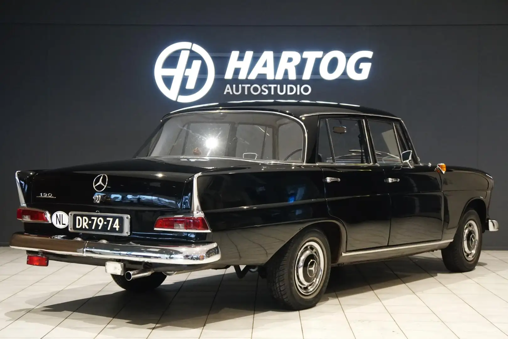 Mercedes-Benz 190 190c Heckflosse 1965 W110 Noir - 2