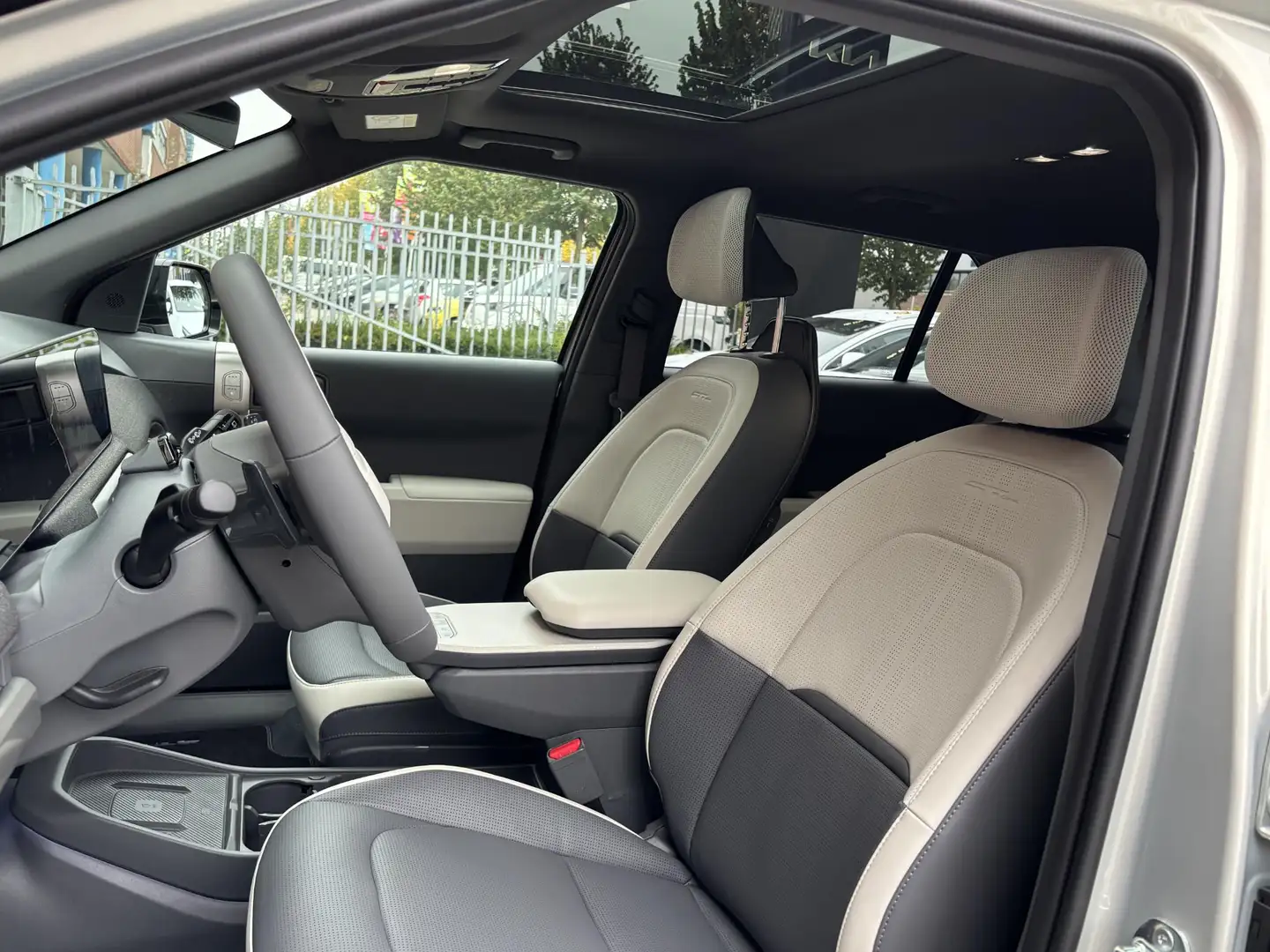 Kia EV3 GT-PlusLine 81.4 kWh | €7.040,- korting | Glazen s Grijs - 2