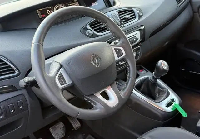 Renault Scenic view 10