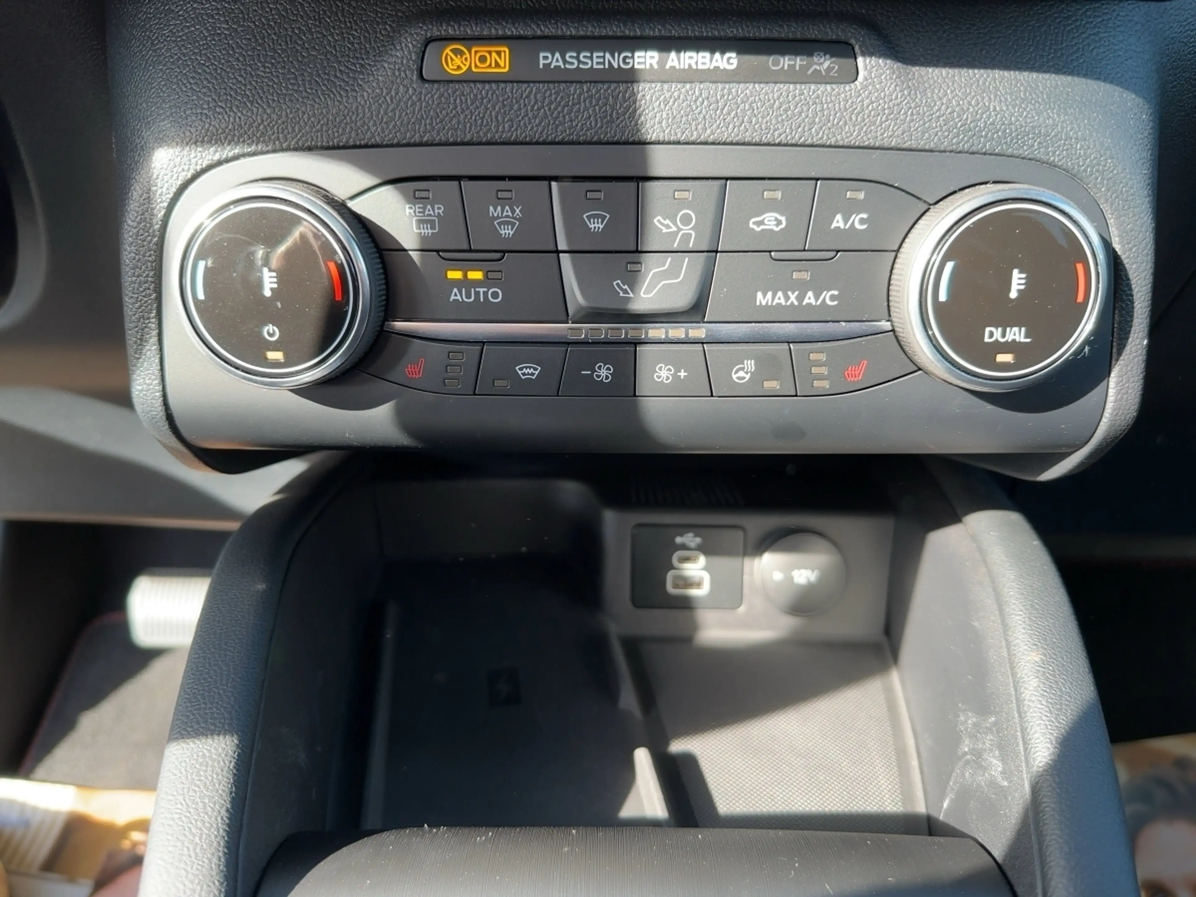 Ford Kuga ST-Line X LED+AHK+Glasdach+Kamera+SHZ — photo 15