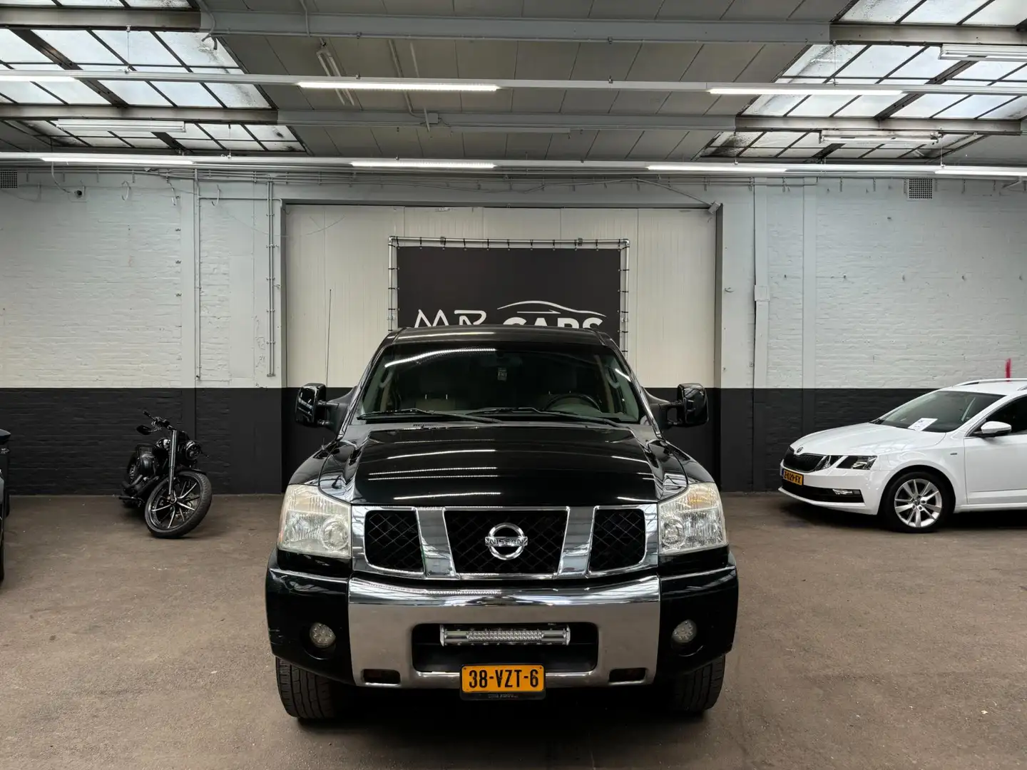 Nissan Titan 5.6 SE - 1