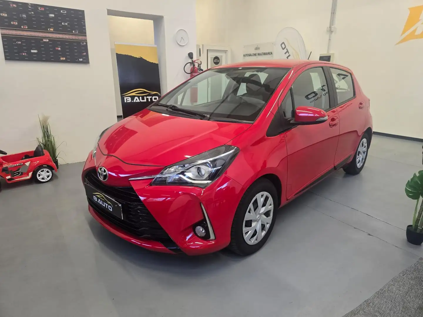 Toyota Yaris Yaris III 5p 1.0 Lounge my18 Rouge - 1