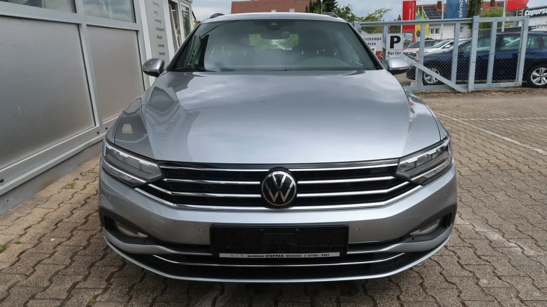 Volkswagen Passat Variant 2,0 TSI Business +Navi +LED +ACC Silber - 2